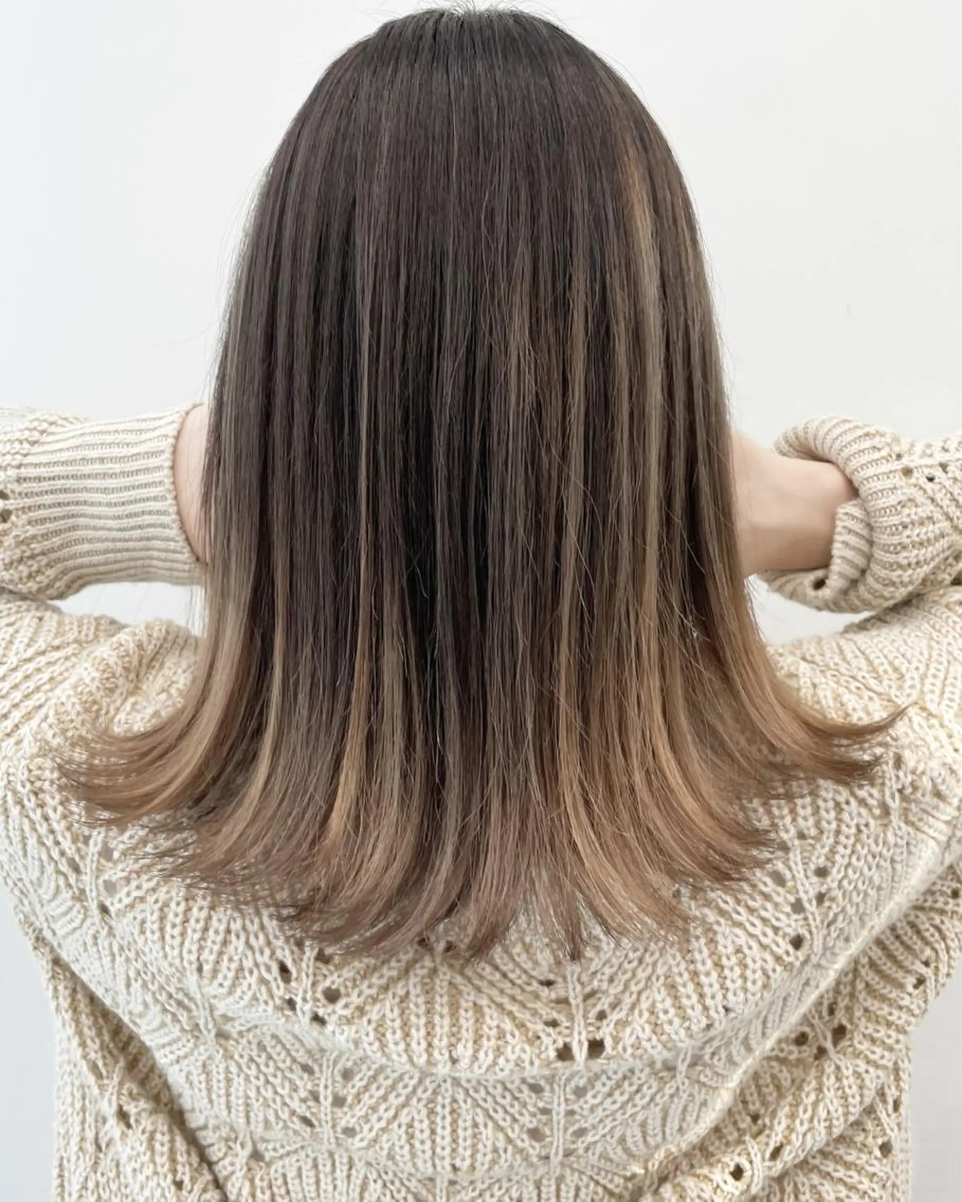 ミディアム カラー ヘアアレンジ バレイヤージュ ベージュカラー ブリーチ ボブ レイヤーカット 🦄インナーカラー 🦄貫井彩花のヘアスタイル