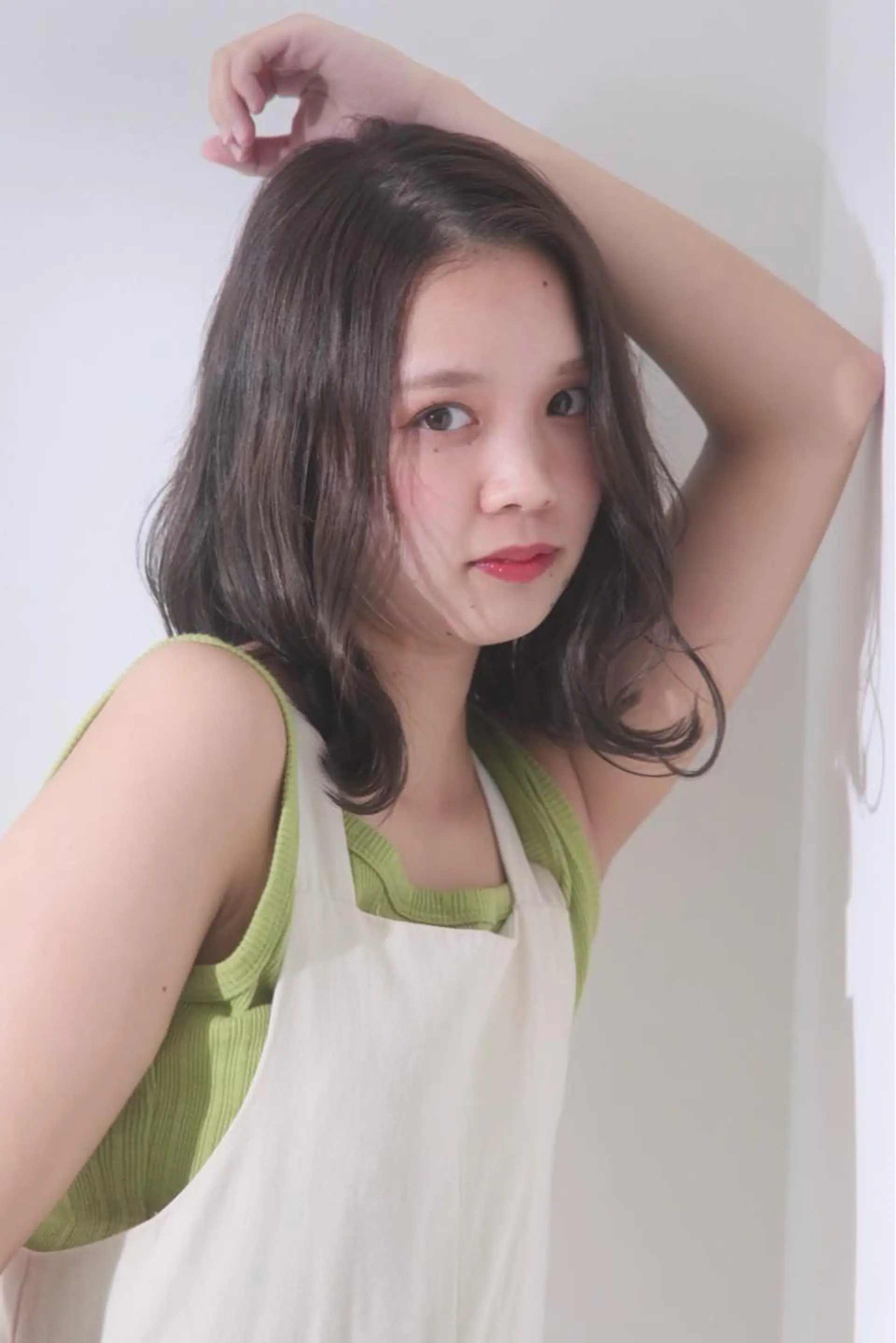 ミディアム カラー ヘアアレンジ tomona. iの眉毛・アイブロウイメージ