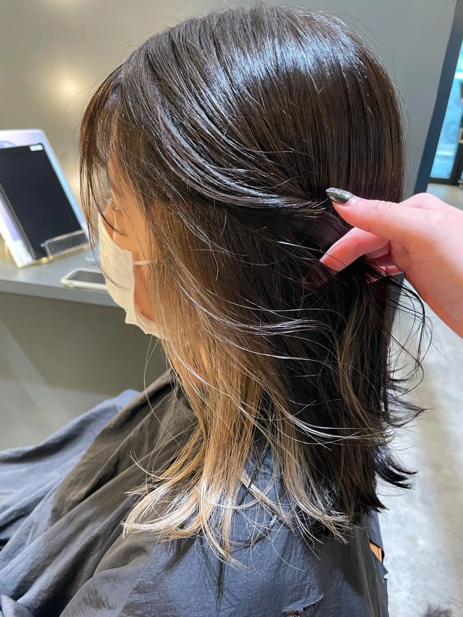 ミディアム 横山 菜摘のヘアスタイル