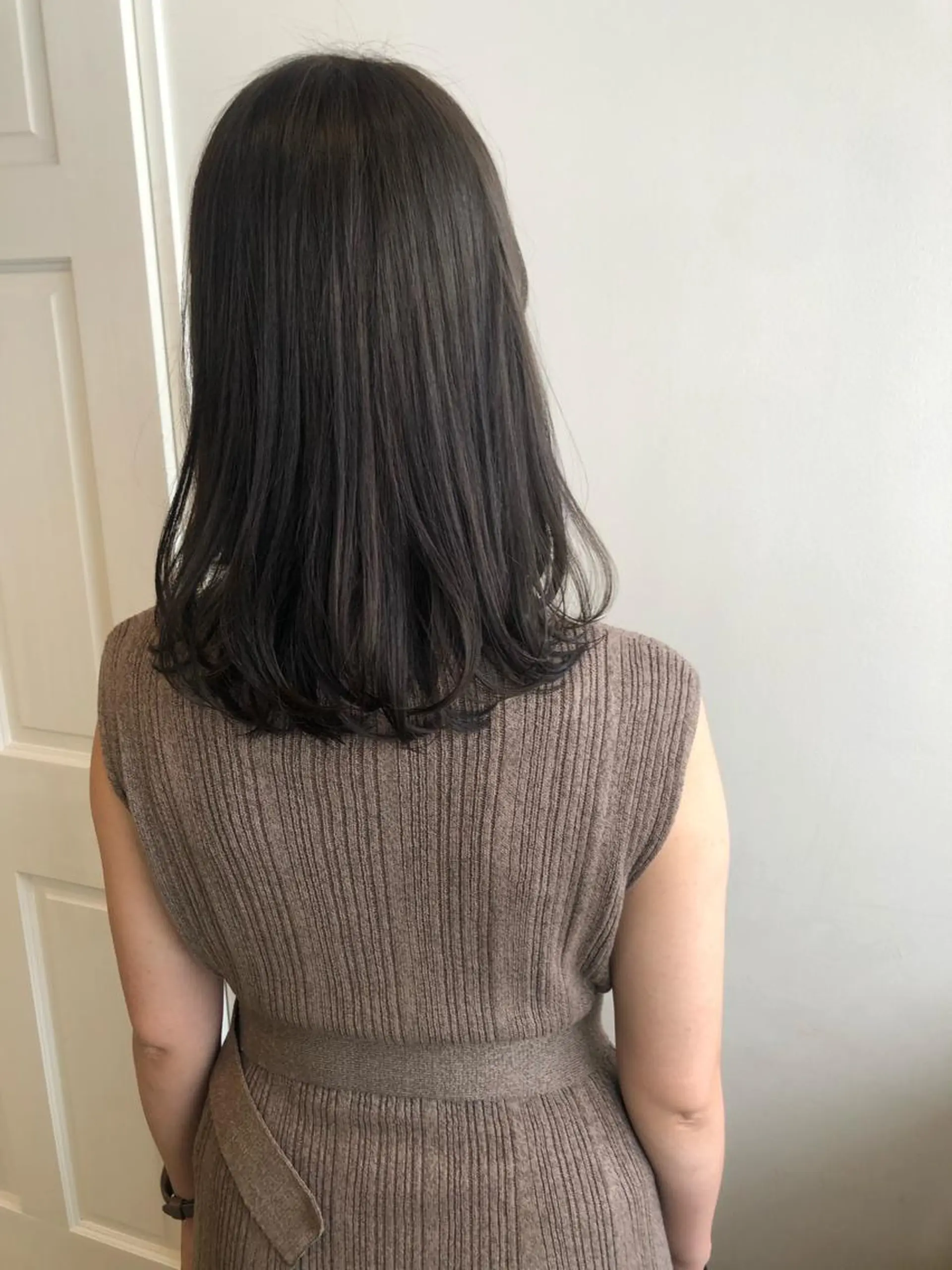 ミディアム カラー MIOベージュカラー 柔らかいカラーのヘアスタイル