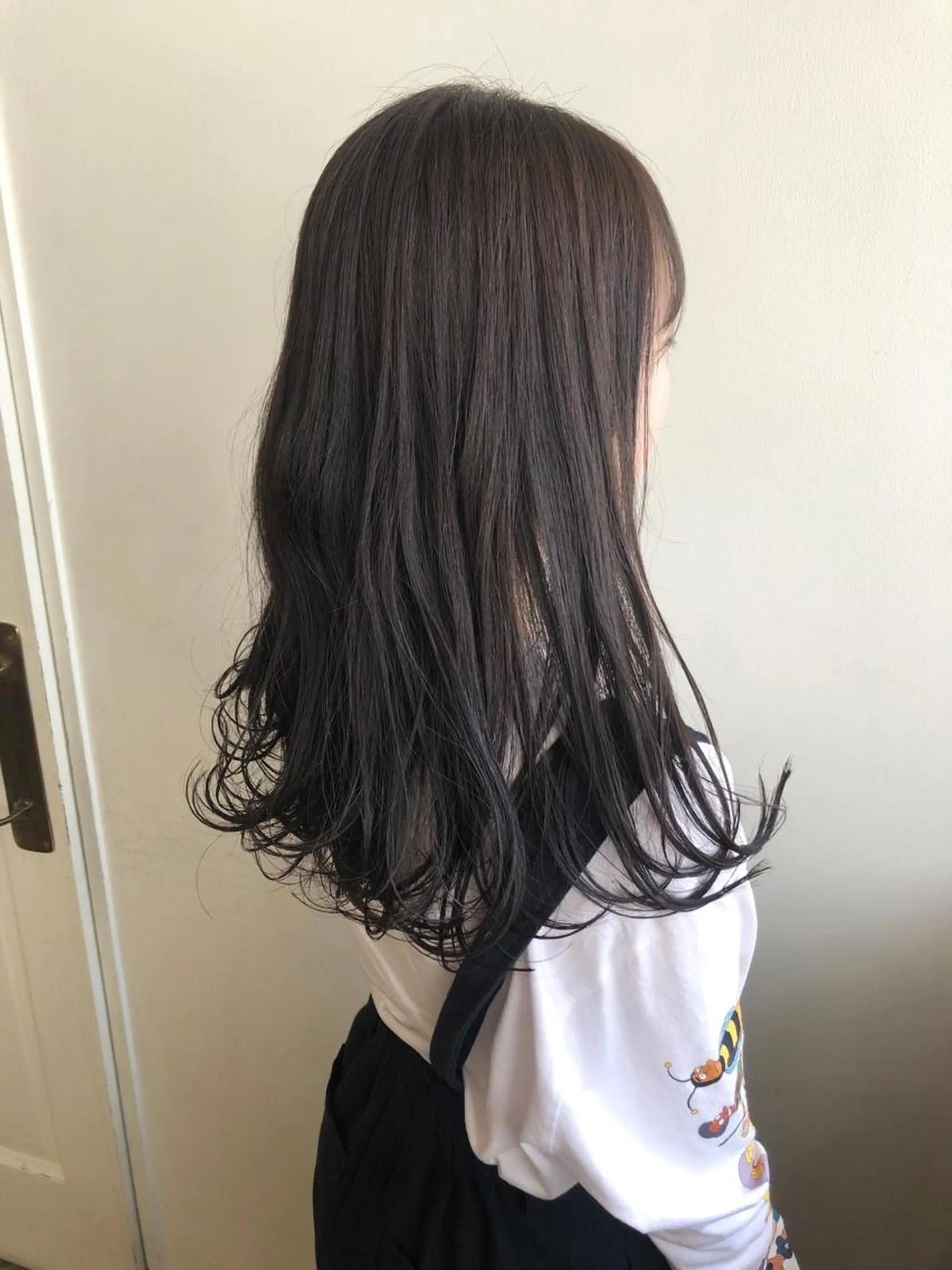 セミロング カラー カット ヘアカラー トリートメント MIOベージュカラー 柔らかいカラーのヘアスタイル