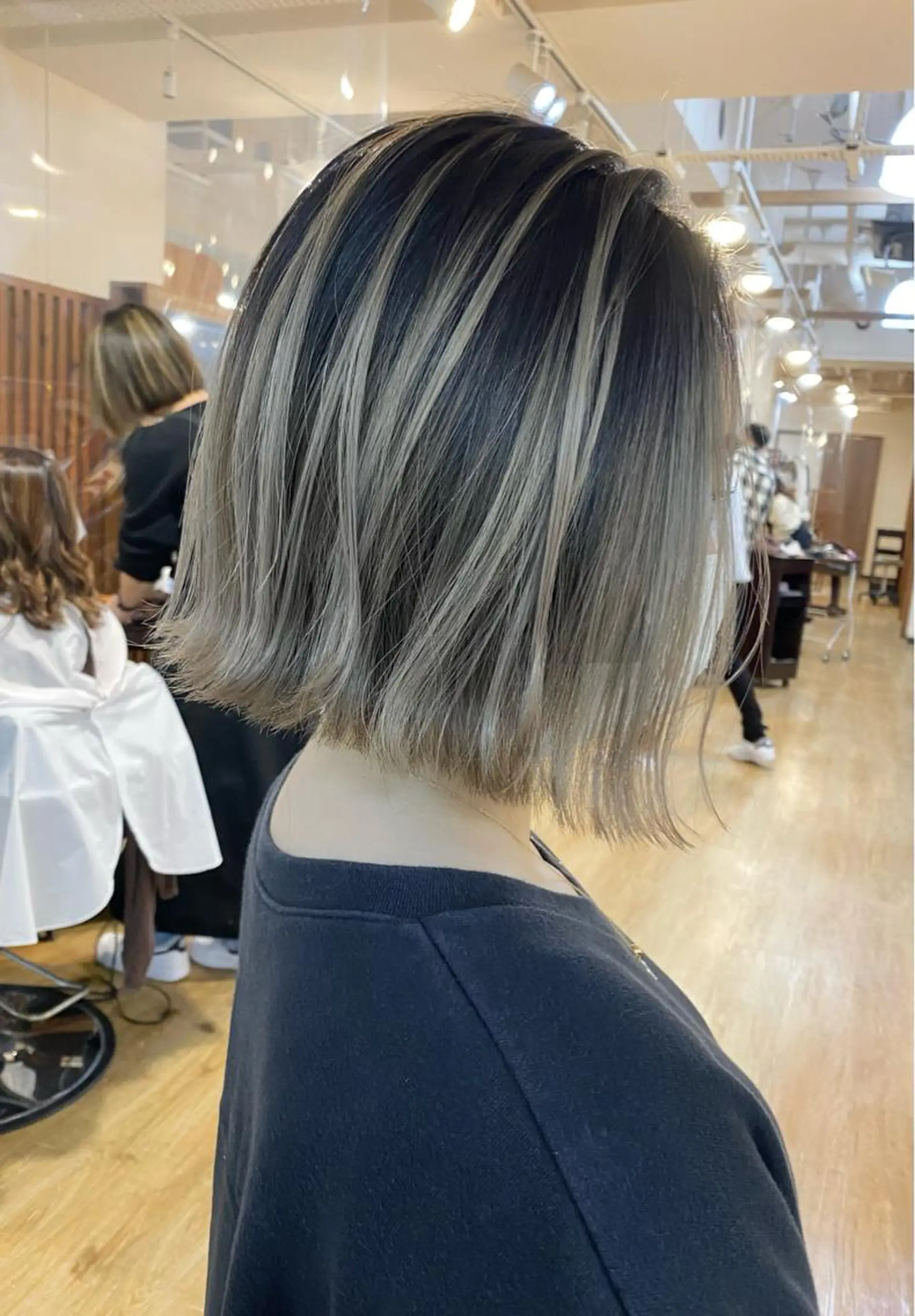 ミディアム カラー 白髪ぼかし バレイヤージュ志鎌のヘアスタイル