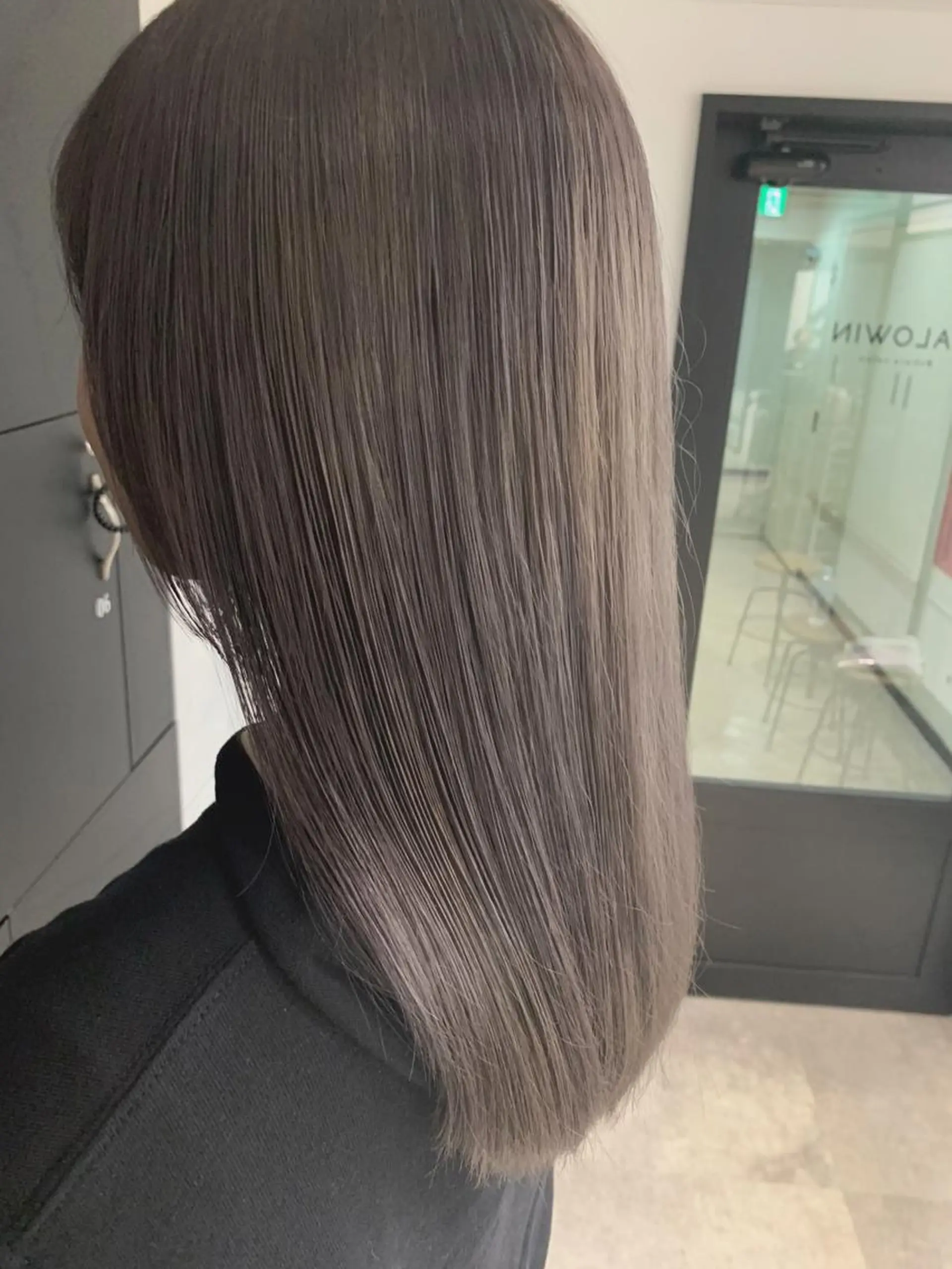 セミロング カラー アディクシーカラー アッシュ アッシュグレー バレイヤージュ ベージュカラー 前髪顔周りカット 沼田　拓斗のヘアスタイル