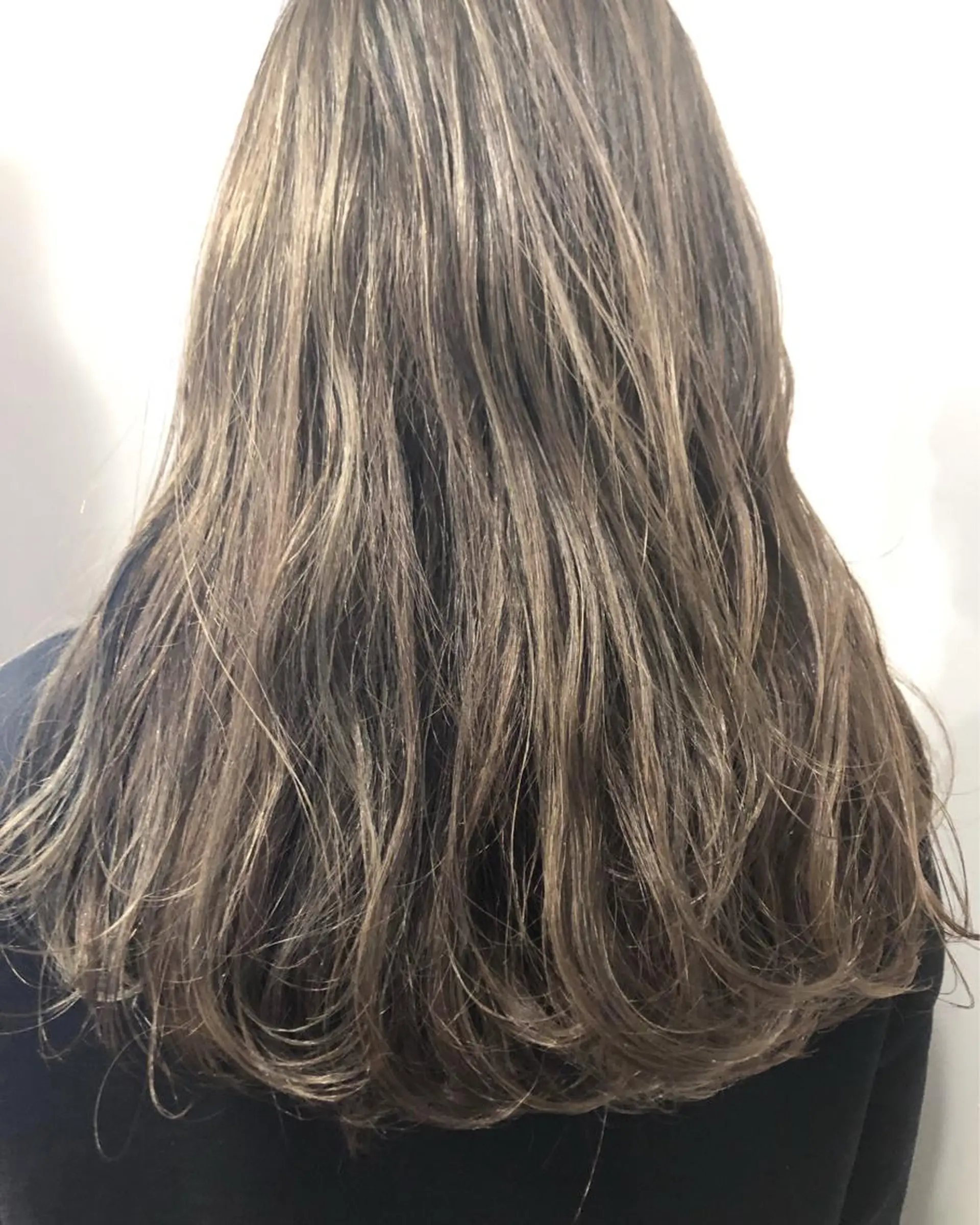 ロング カラー 岡田 拓也のヘアスタイル