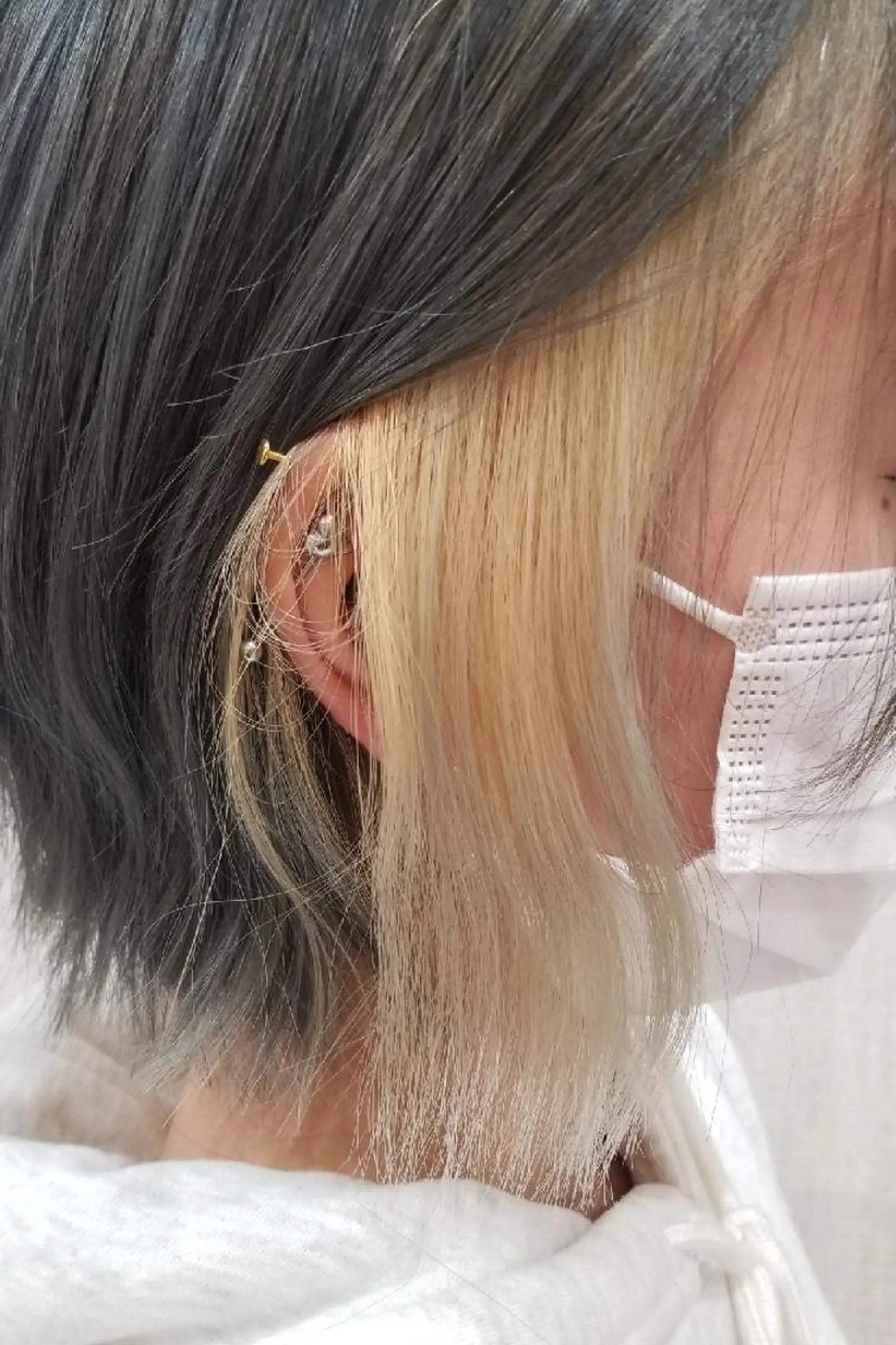 ショート カラー ベージュカラー インナーカラー ショートヘア カット ヘアカラー 顔周りレイヤーカット 髪質改善代表西村功平のヘアスタイル