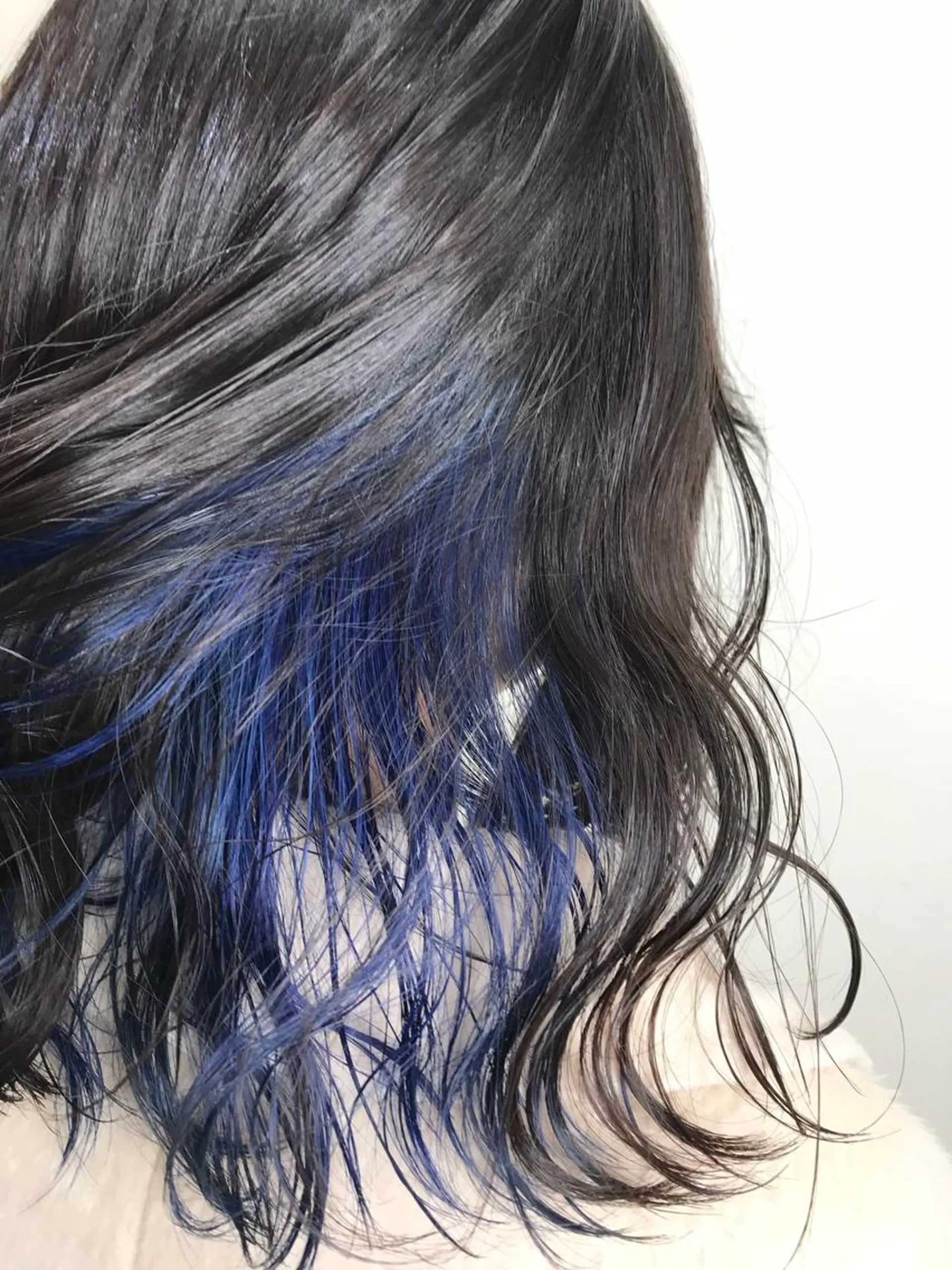 ミディアム カラー ブリーチ ブルーカラー インナーカラー サカグチユキナ 【tocca】のヘアスタイル