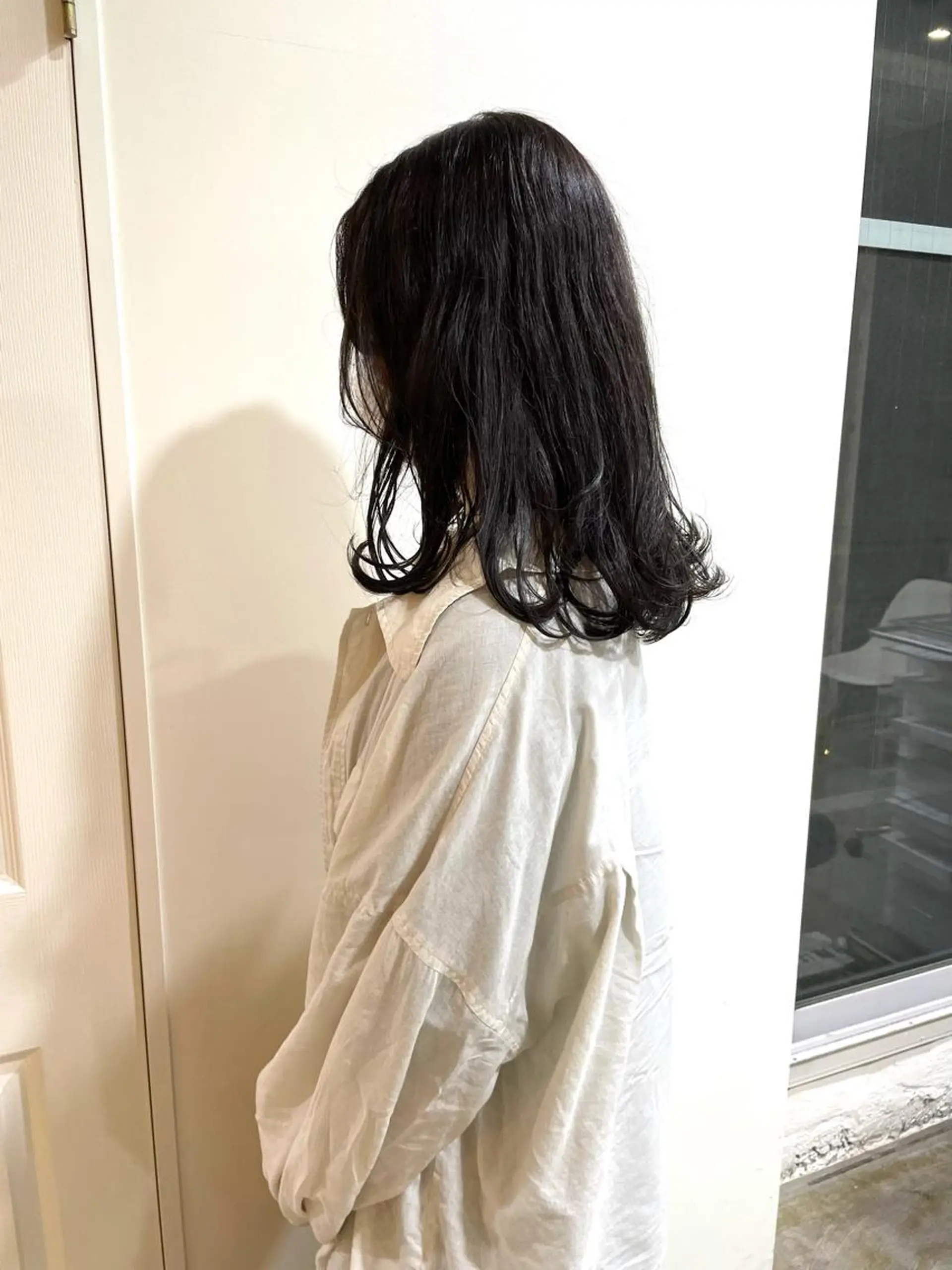 ミディアム カラー アッシュ アッシュグレー カット ヘアカラー トリートメント MIOベージュカラー 柔らかいカラーのヘアスタイル