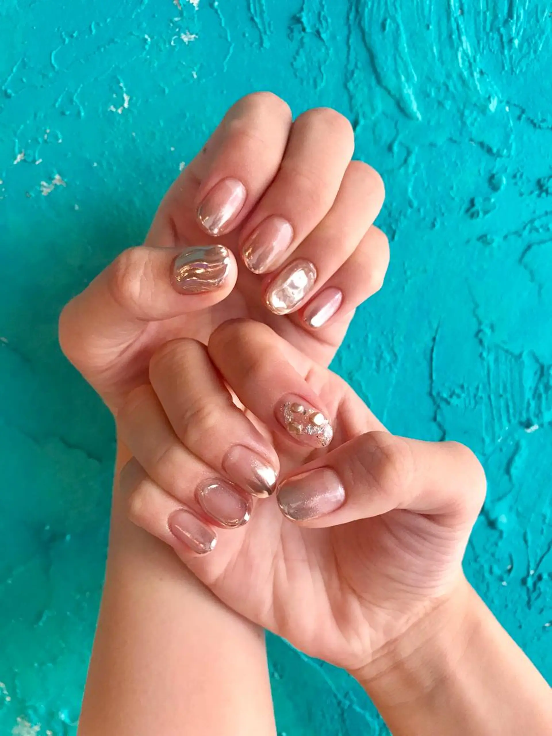 ネイル キラキラ オメメのネイルデザイン