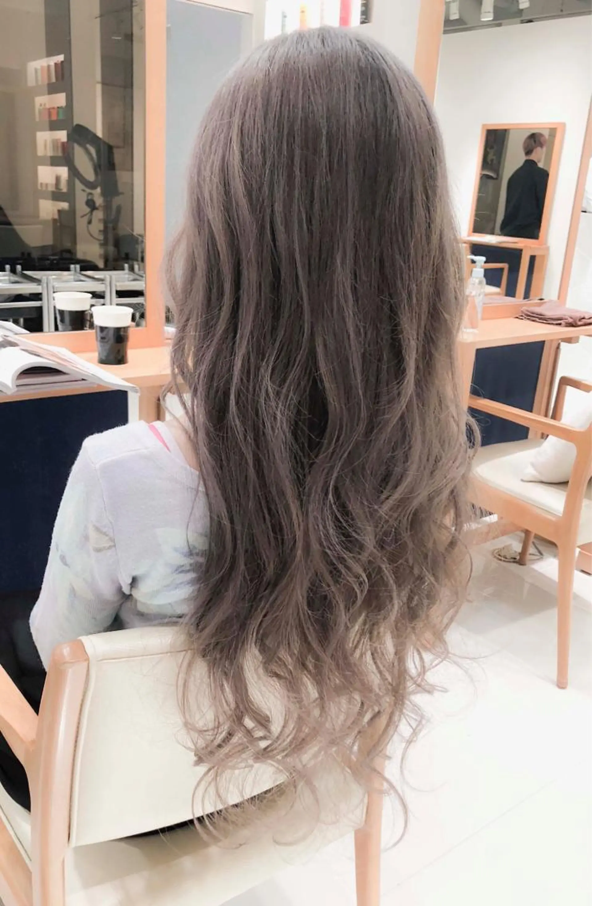 ロング カラー ベージュカラー ミルクティーベージュ ヘアカラー トリートメント Days 透明感カラーのヘアスタイル