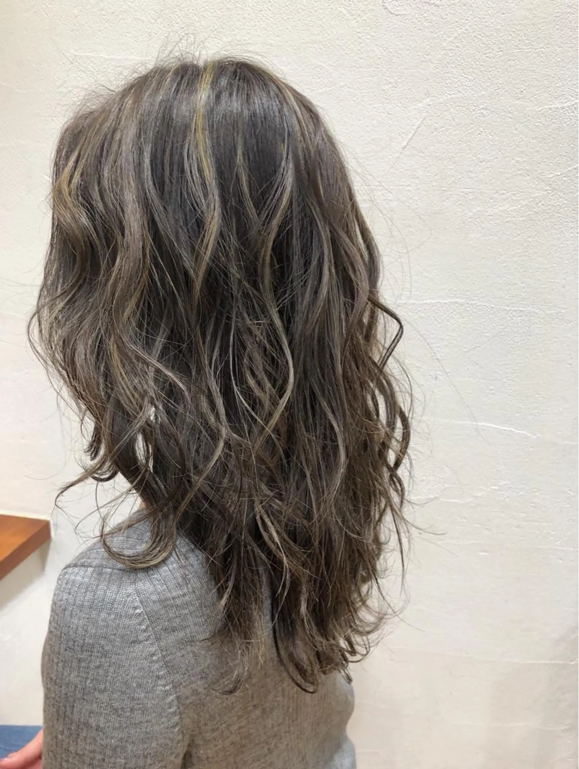 ミディアム ハイライト カット特化柏駅 徒歩3分LOUのヘアスタイル