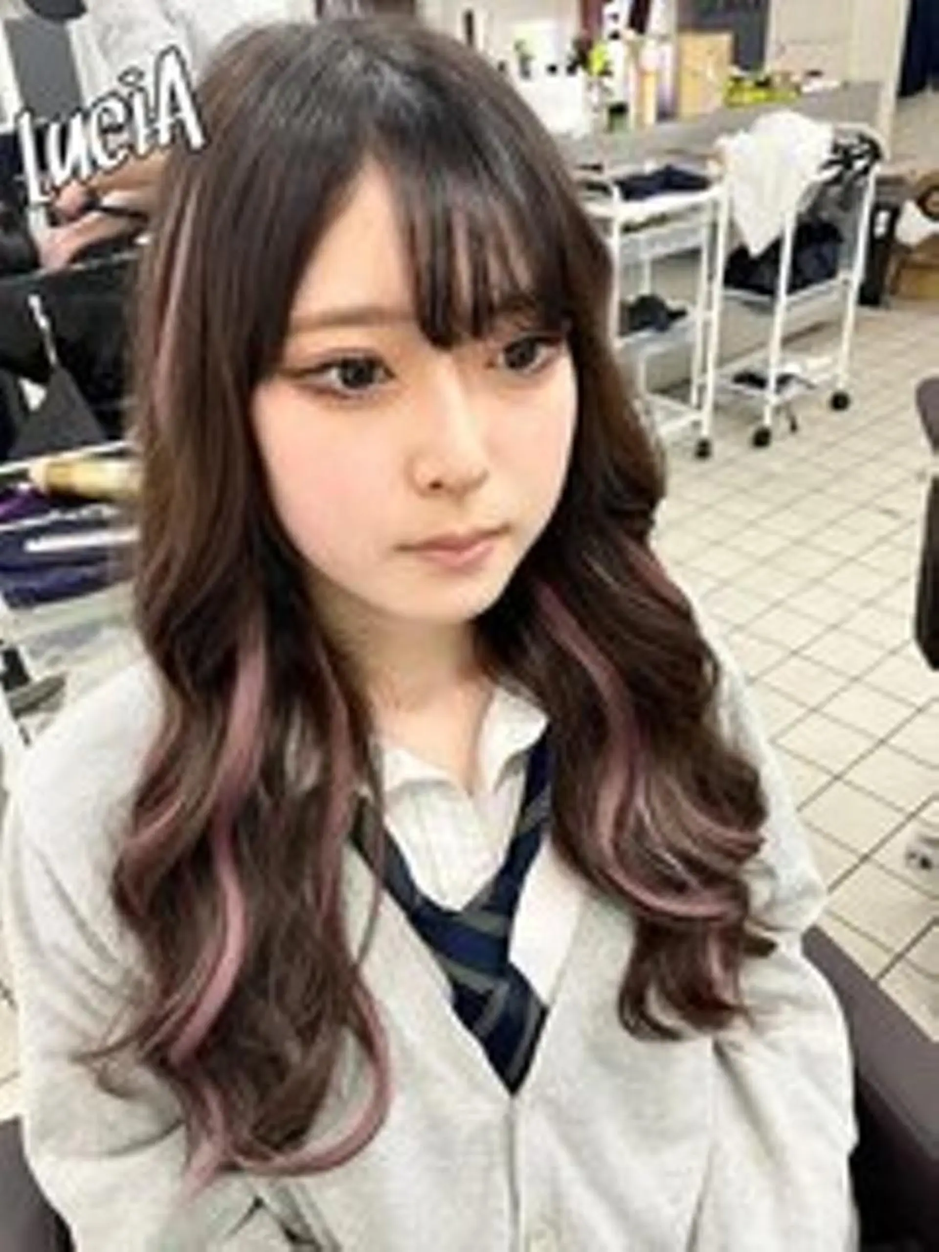 カラー ロング ヘアアレンジ シールエクステ 黒髪 ブリーチ ダブルカラー ハイトーンカラー LuciAエクステ カラー3000セラのヘアスタイル