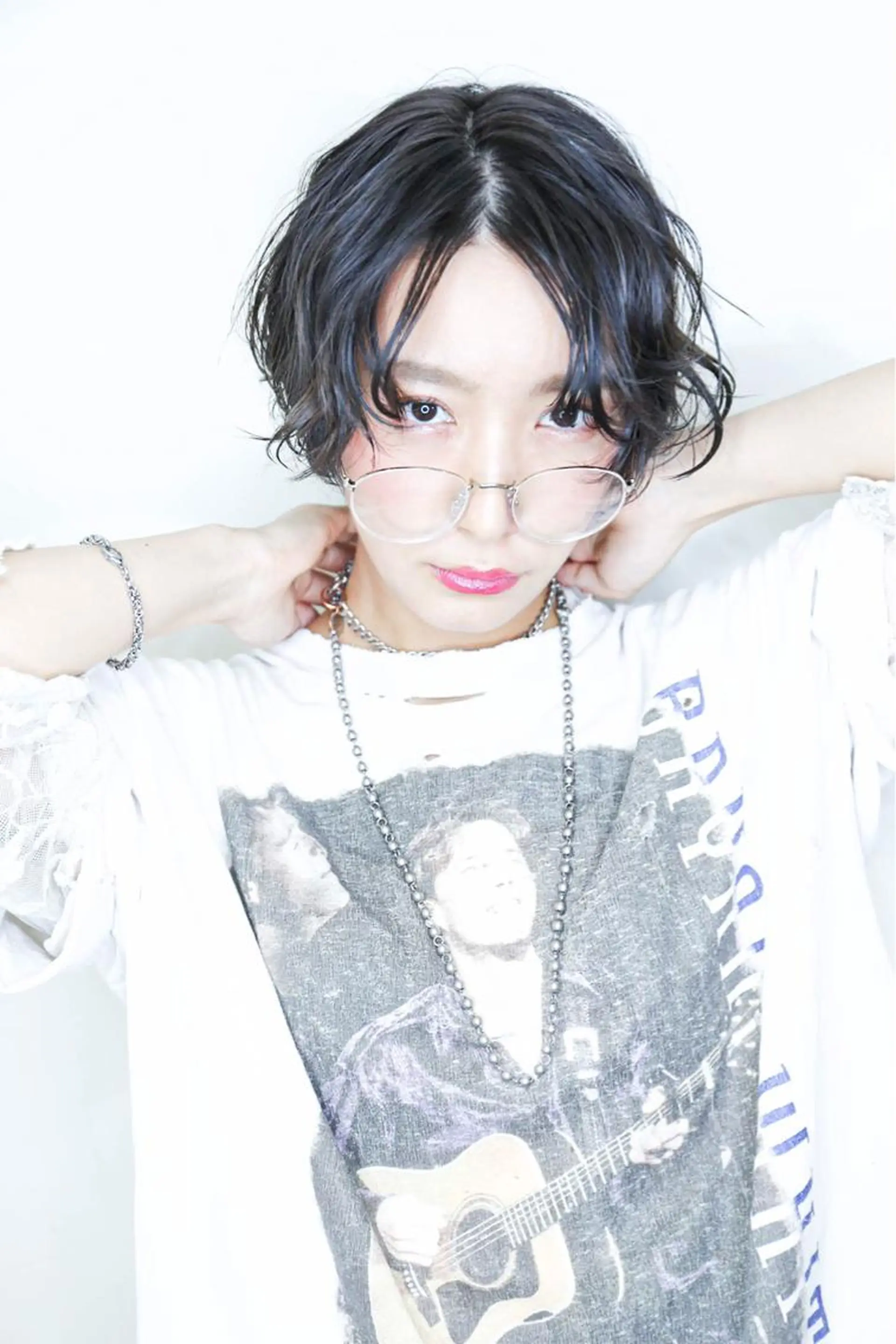 ショート カラー パーマ ウルフカット／吉村 桃子のヘアスタイル