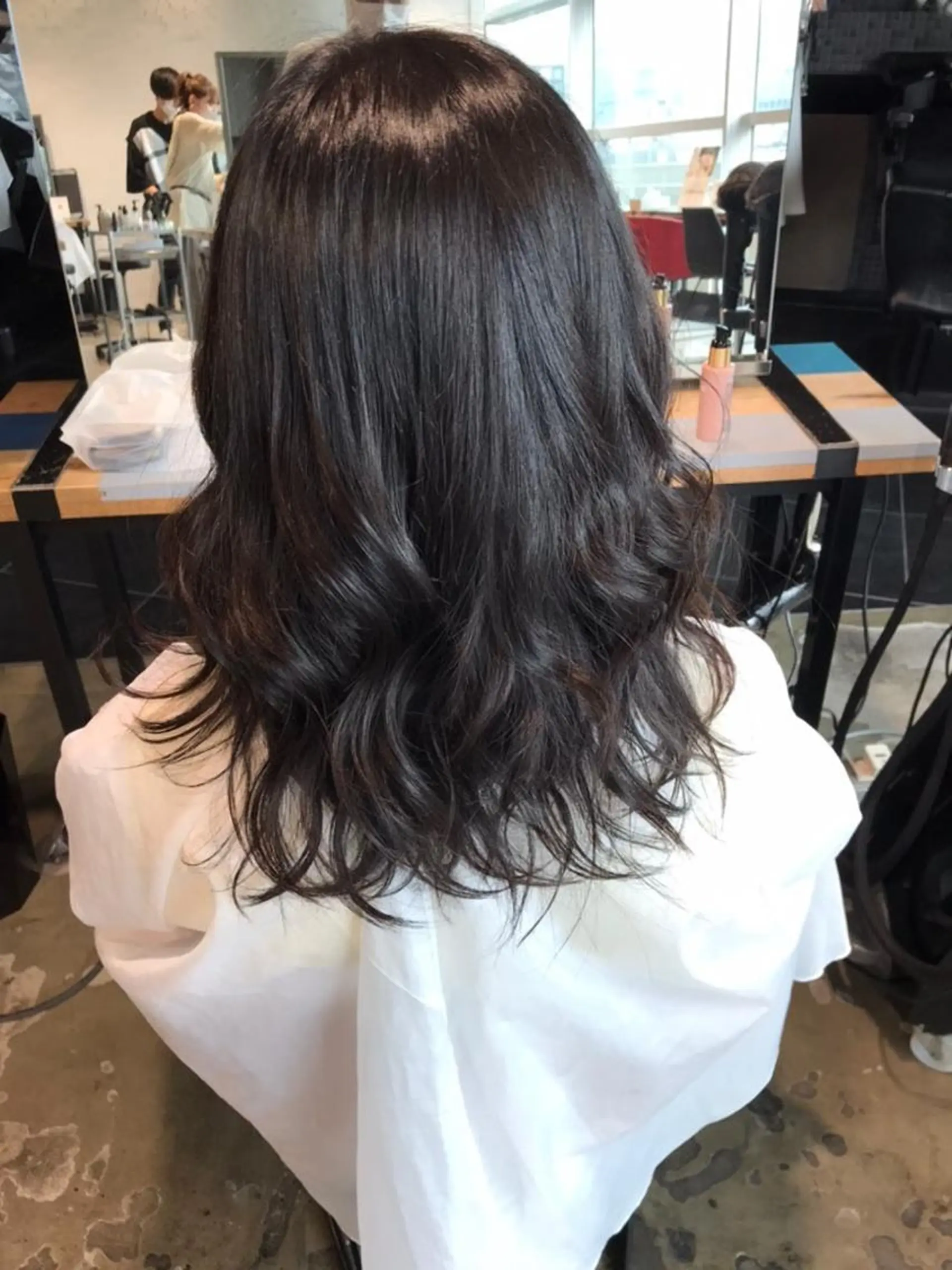 ミディアム レイヤー/ショート透 明感カラー/西田祐賀のヘアスタイル