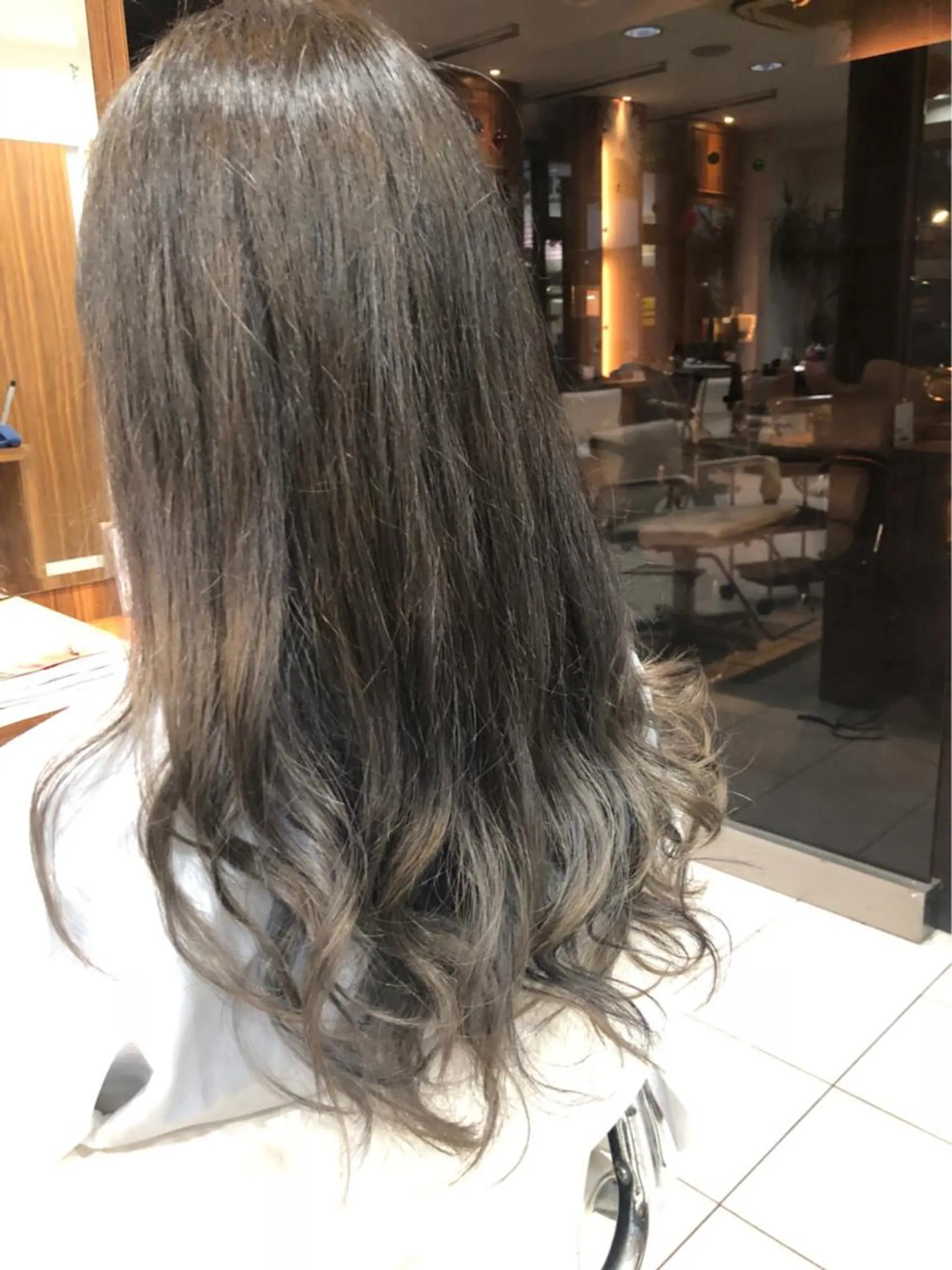 ミディアム カラー グラデーションカラー 白髪ぼかしハイライト 柳川拓哉のヘアスタイル