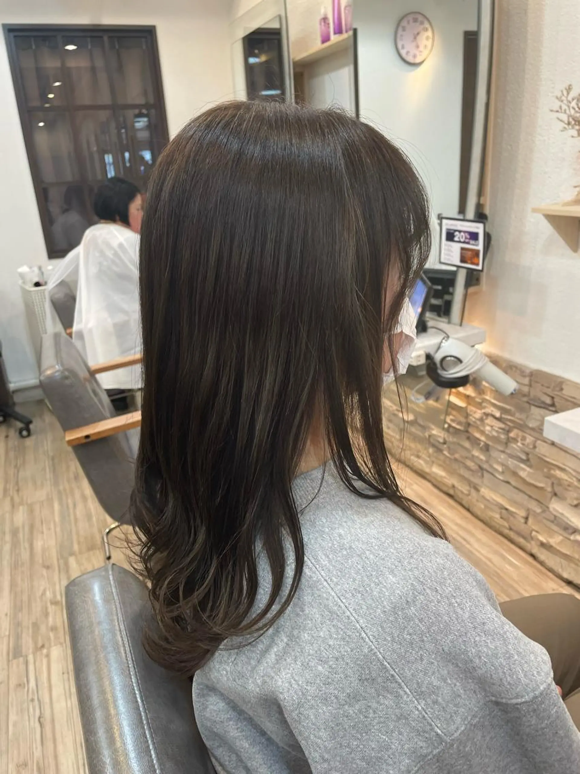 セミロング カラー カット ヘアカラー VISAGE ba.sk 金子詩帆のヘアスタイル