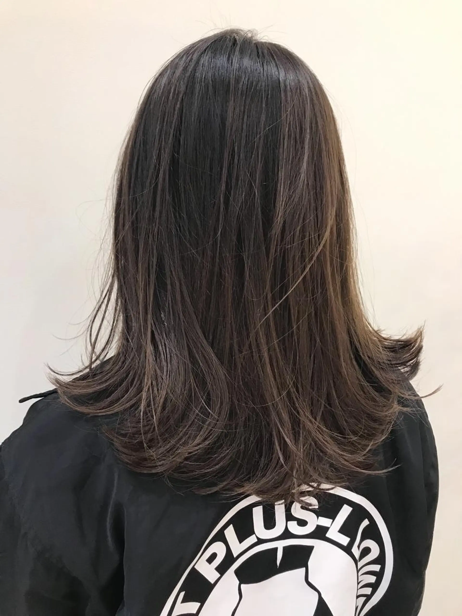 ミディアム カラー グラデーションカラー グレージュ 透明感カラー ボブ ミディアム 齊木勇人のヘアスタイル