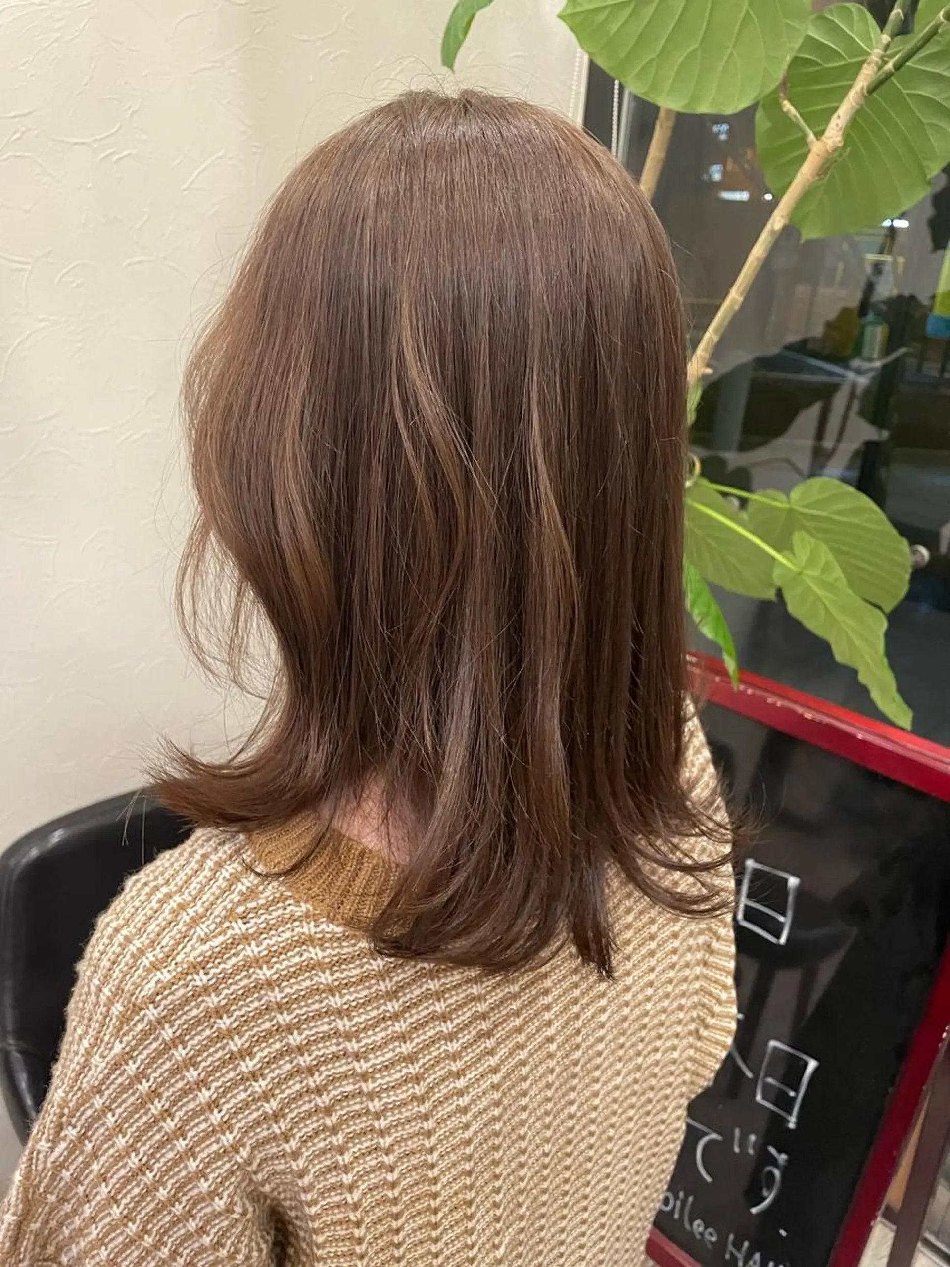 セミロング カラー ヘアアレンジ グレージュ 韓国風ヘア 外ハネヘア SHANTi 飯塚 ヘアセット/髪質改善のヘアスタイル