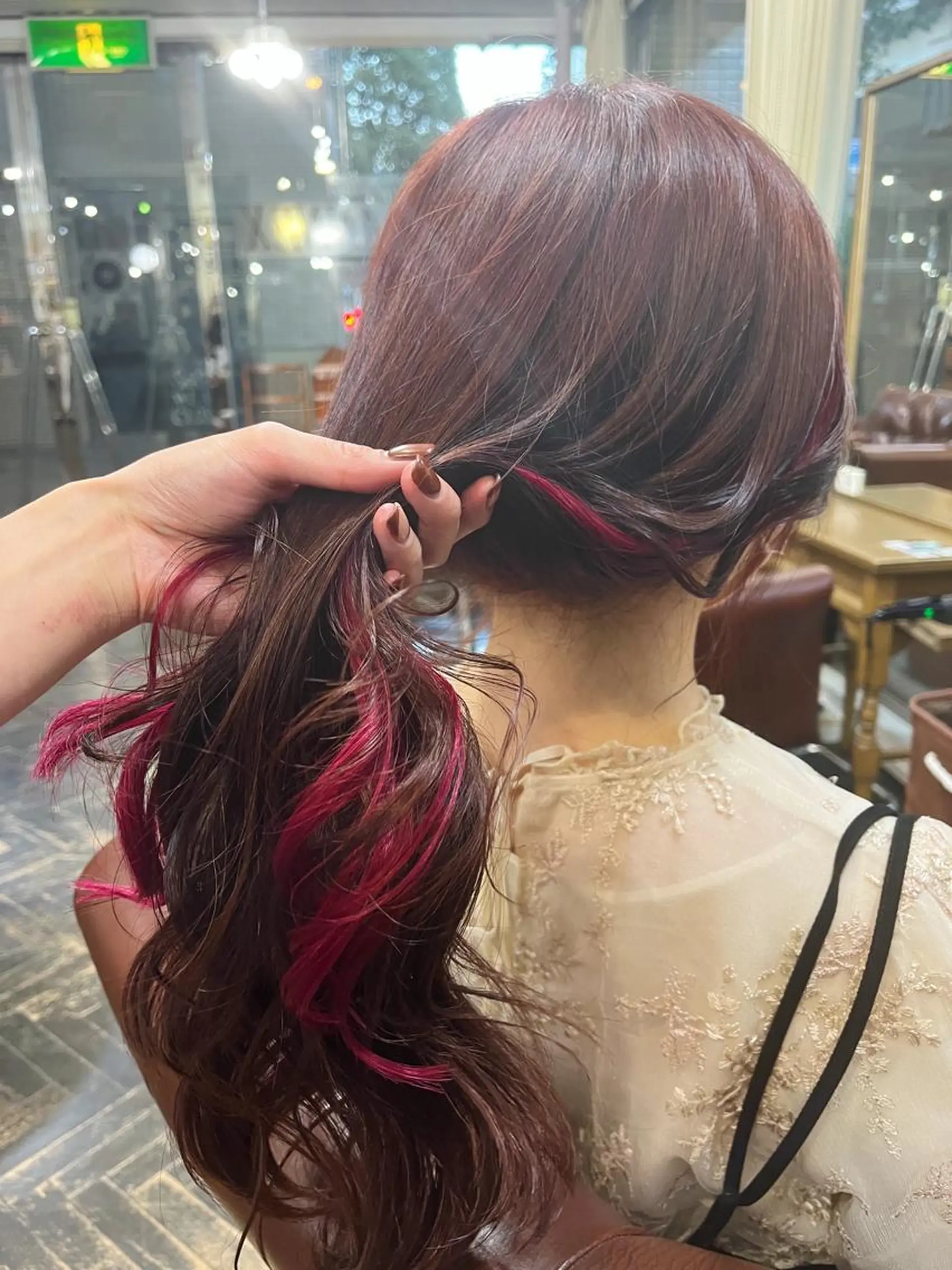 ロング カラー エクステ モモカ/ハイトーン /バレイヤージュのヘアスタイル