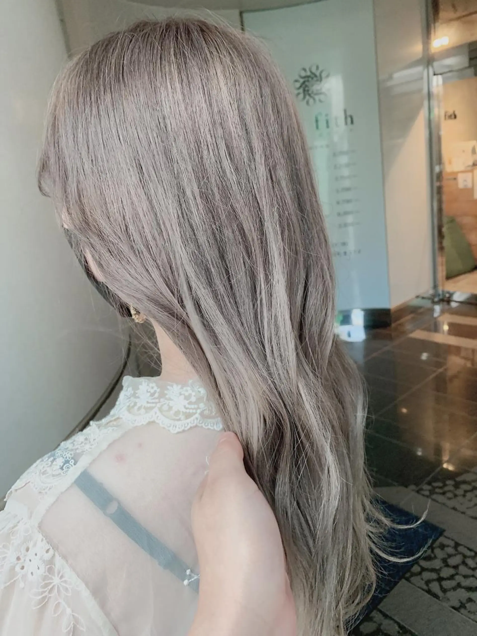 ロング カラー ベージュカラー ブリーチ ダブルカラー ホワイトベージュ 宗近 拓磨のヘアスタイル