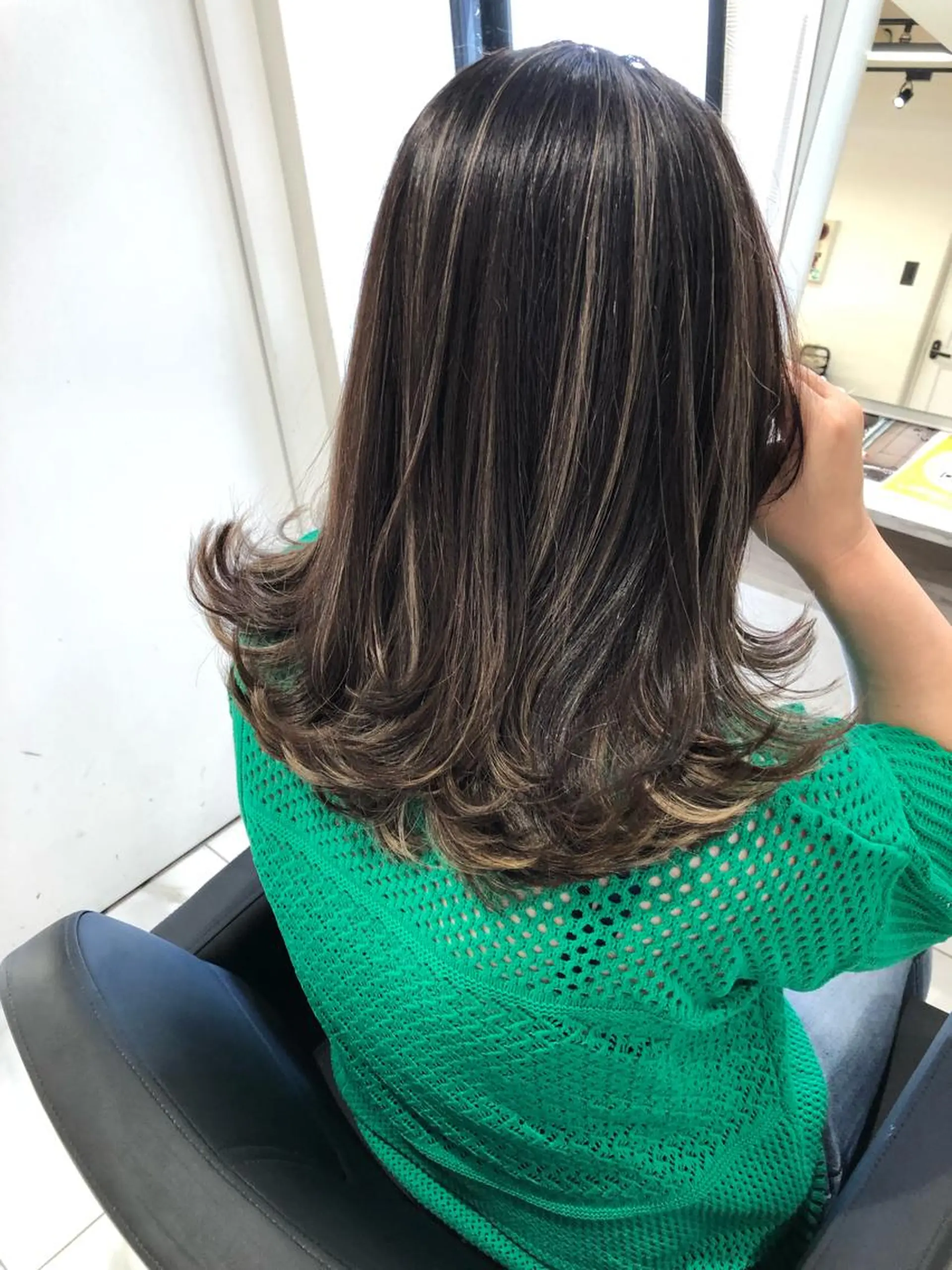 セミロング カラー ハイライトカラー ハイライト レイヤーカット 早崎太生のヘアスタイル