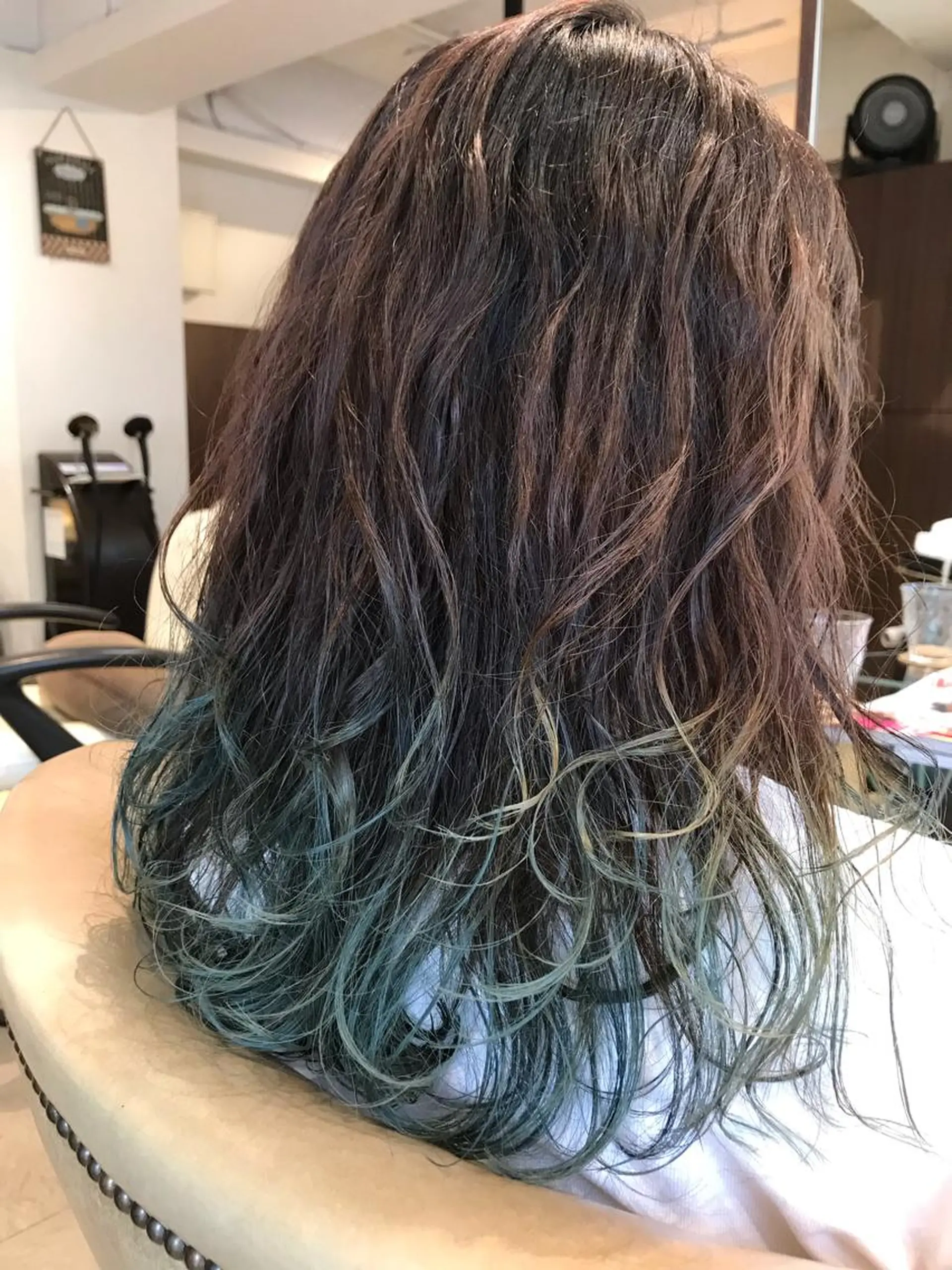 セミロング カラー newi saLyu 片岡ふきのヘアスタイル