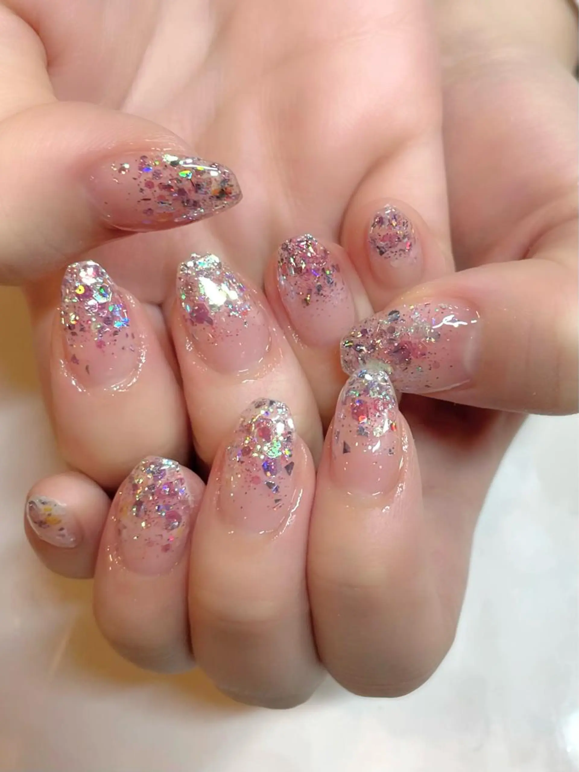 ネイル ホログラムネイル キラキラネイル ラメ(グリッター) ラメグラデーション 夏ネイル PRIMO🐈🌱 マツパ/黒ティントのマツエク・マツパデザイン