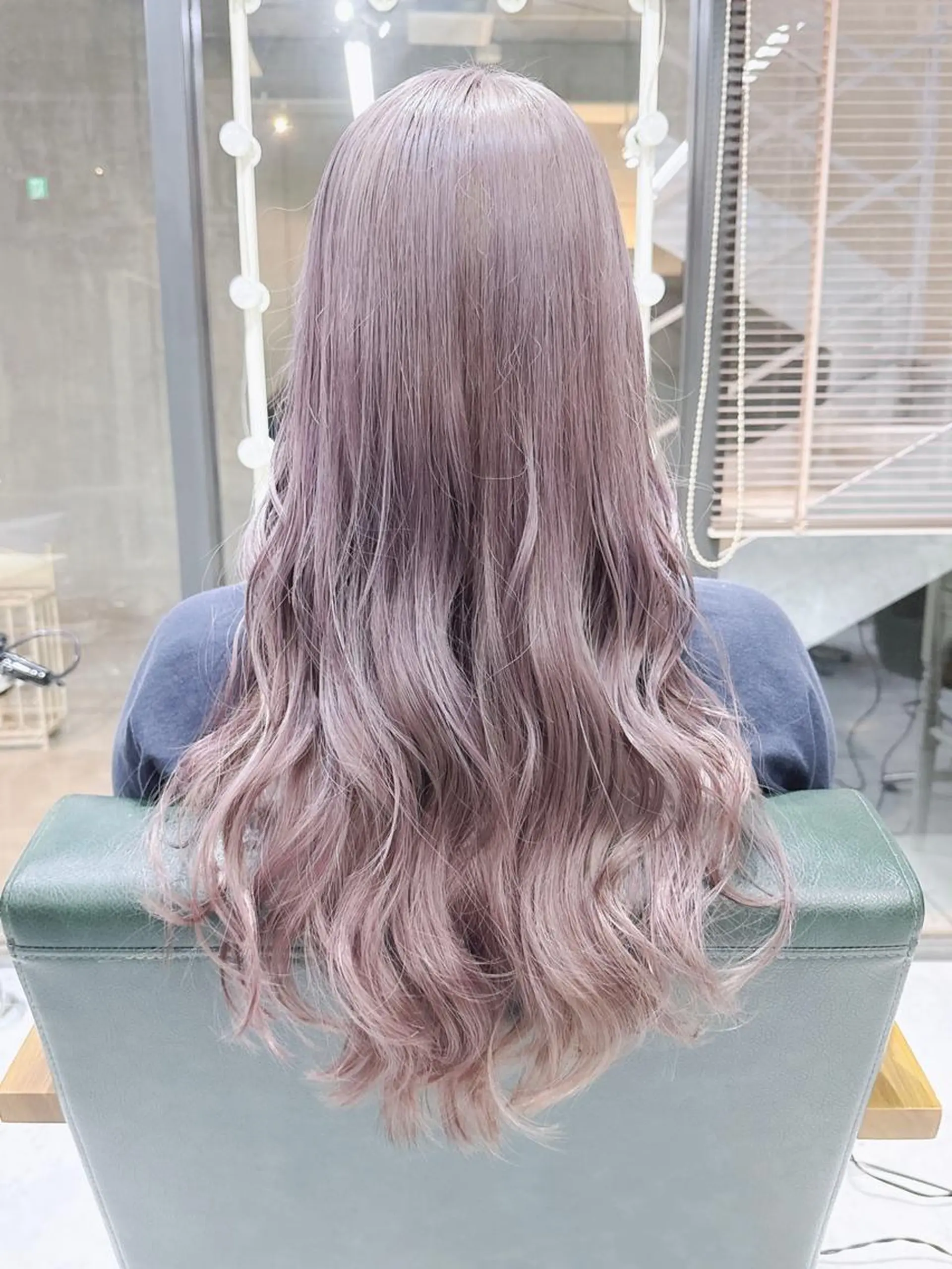 ロング ヘアアレンジ カラー アッシュ ベージュカラー ハイトーンカラー ラベンダーカラー ラベンダーアッシュ 𝐑𝐈𝐍𝐊𝐀 🌷のヘアスタイル