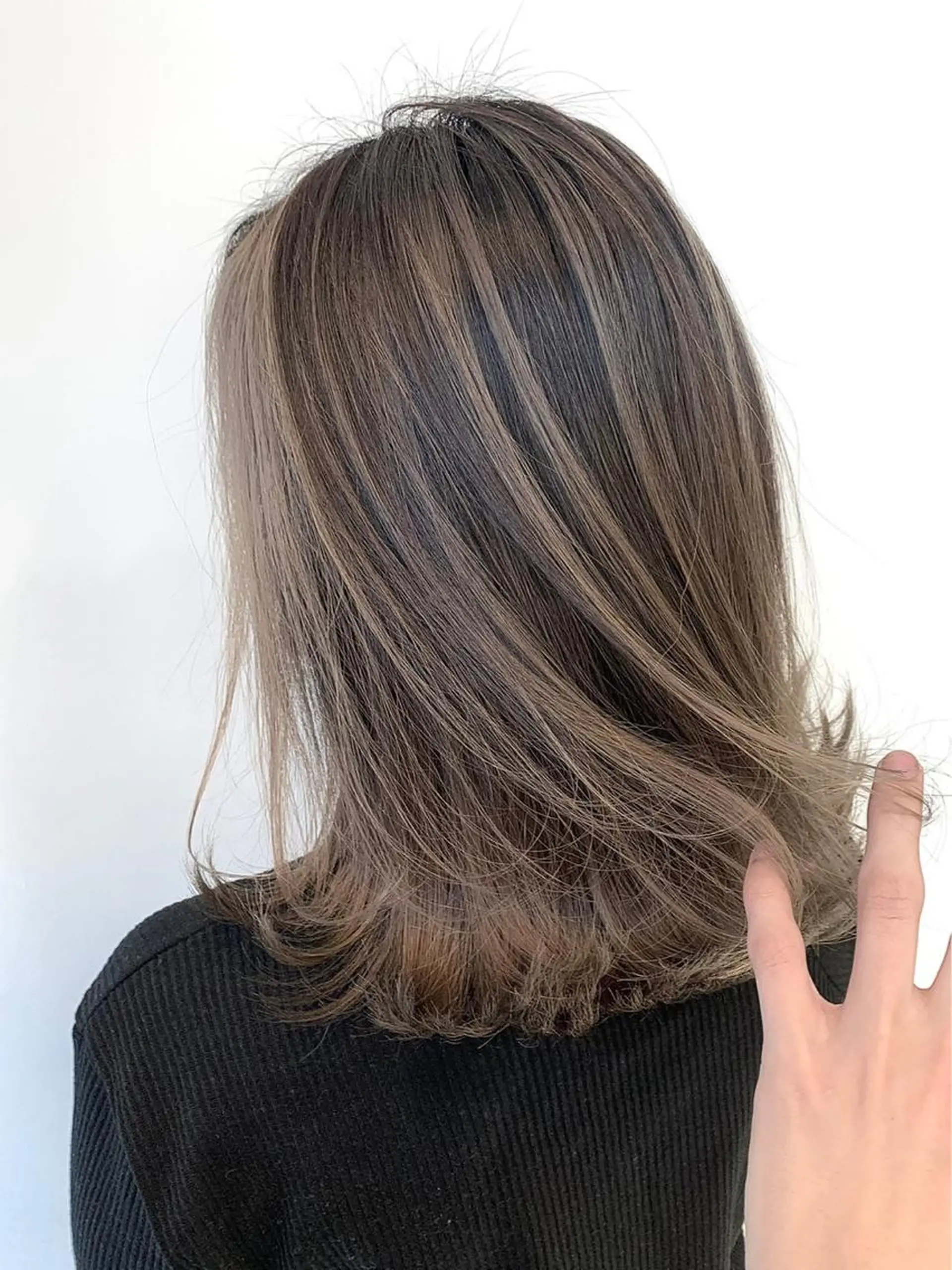 ミディアム カラー ワンレンボブ ショートボブ バレイヤージュ デザインカラー グラデーションカラー opus 店長大和 レイヤー/赤み消しのヘアスタイル