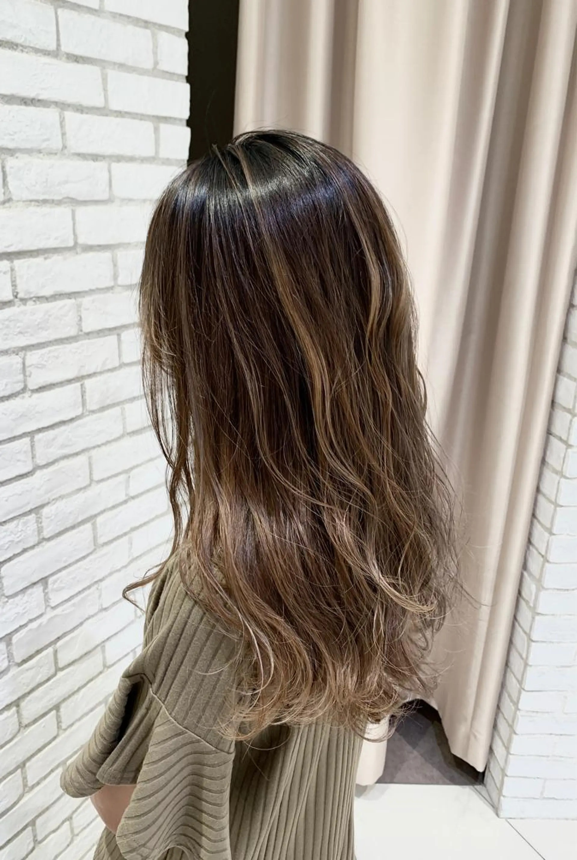 セミロング カラー バレイヤージュ レイヤーカット Ash 戸田公園店のヘアスタイル