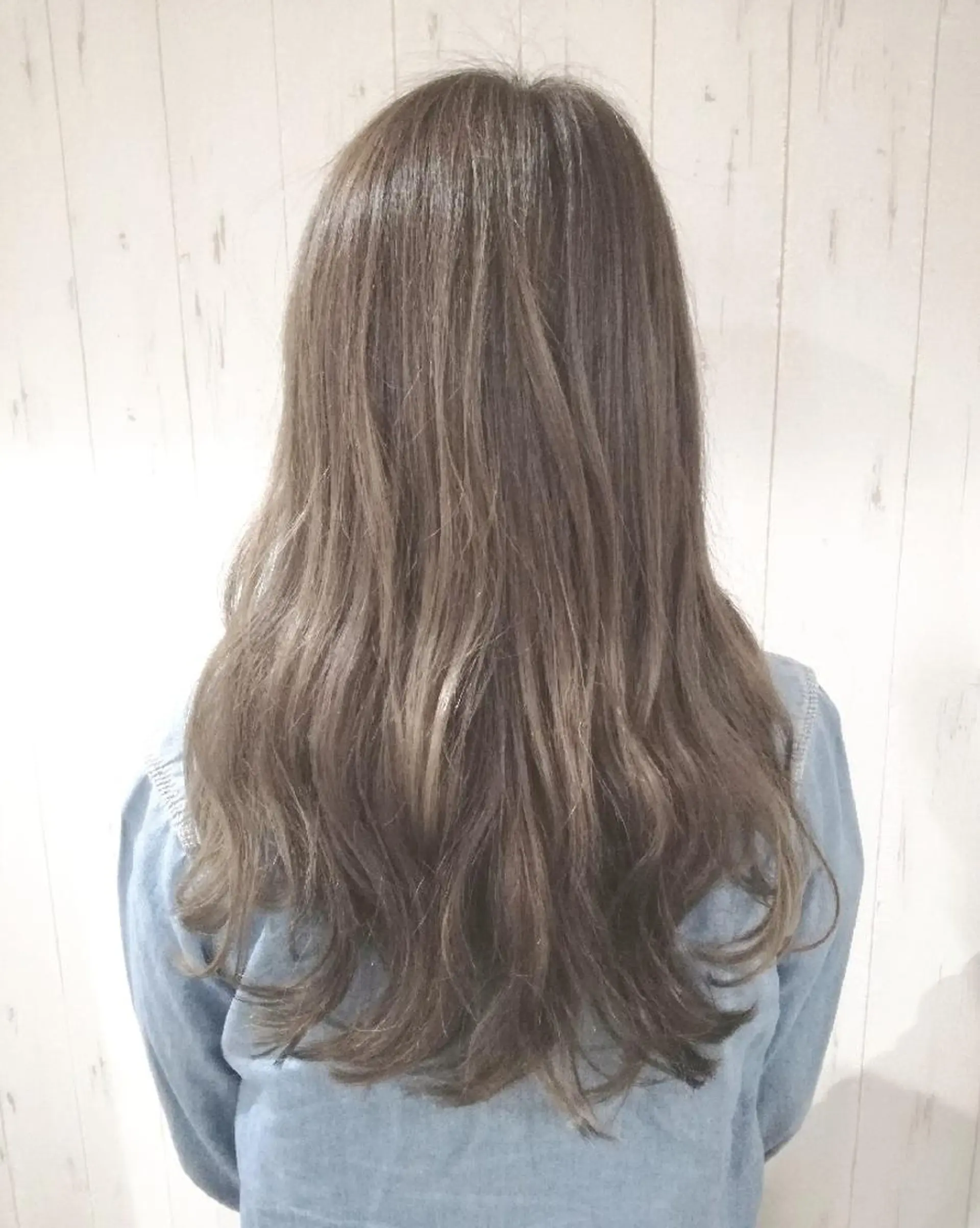 ロング カラー ベージュカラー ミルクティーベージュ 西川 敏夫のヘアスタイル