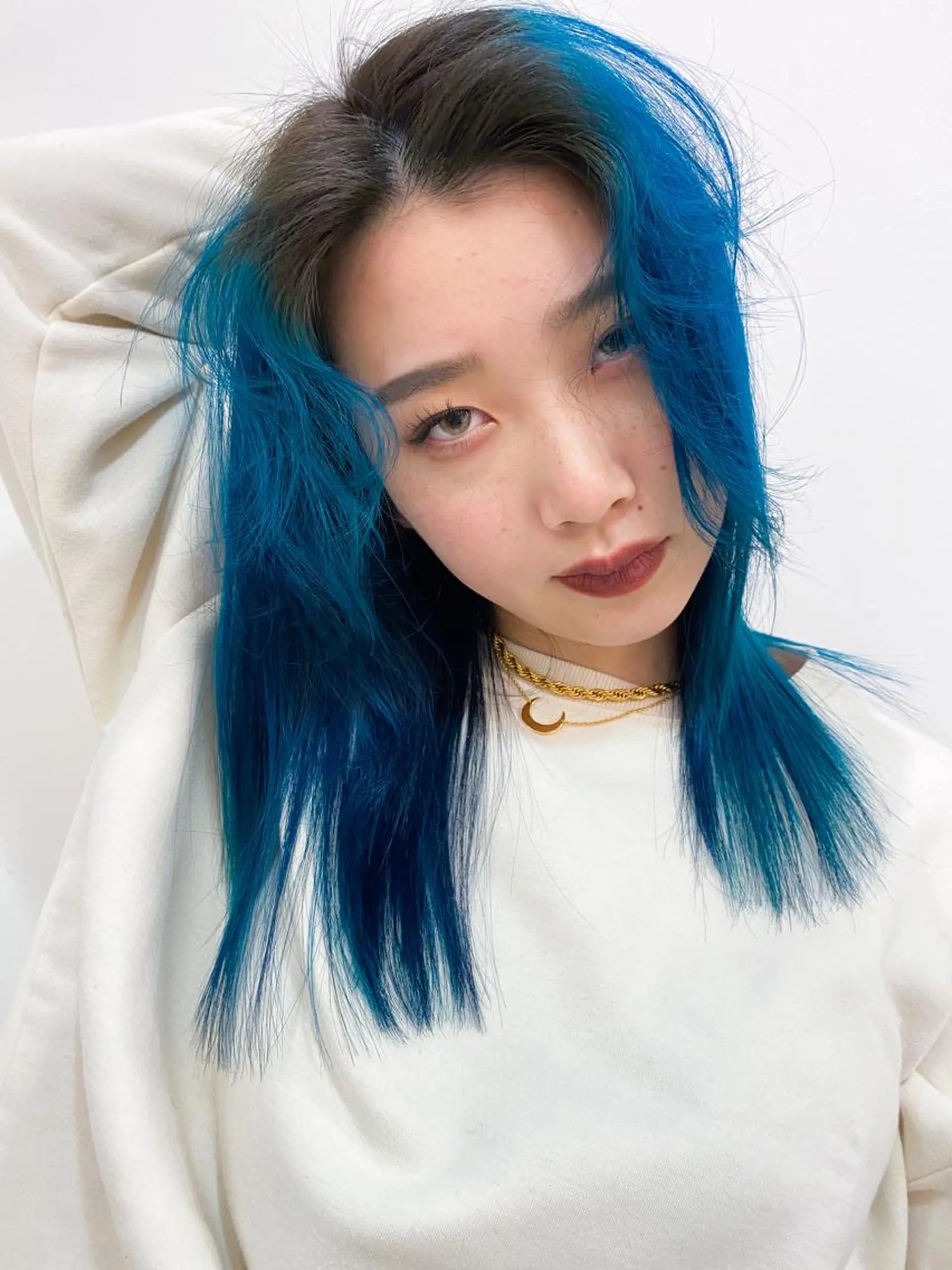 カラー ブルーカラー ハイトーン/顔まわり Nina💒のヘアスタイル