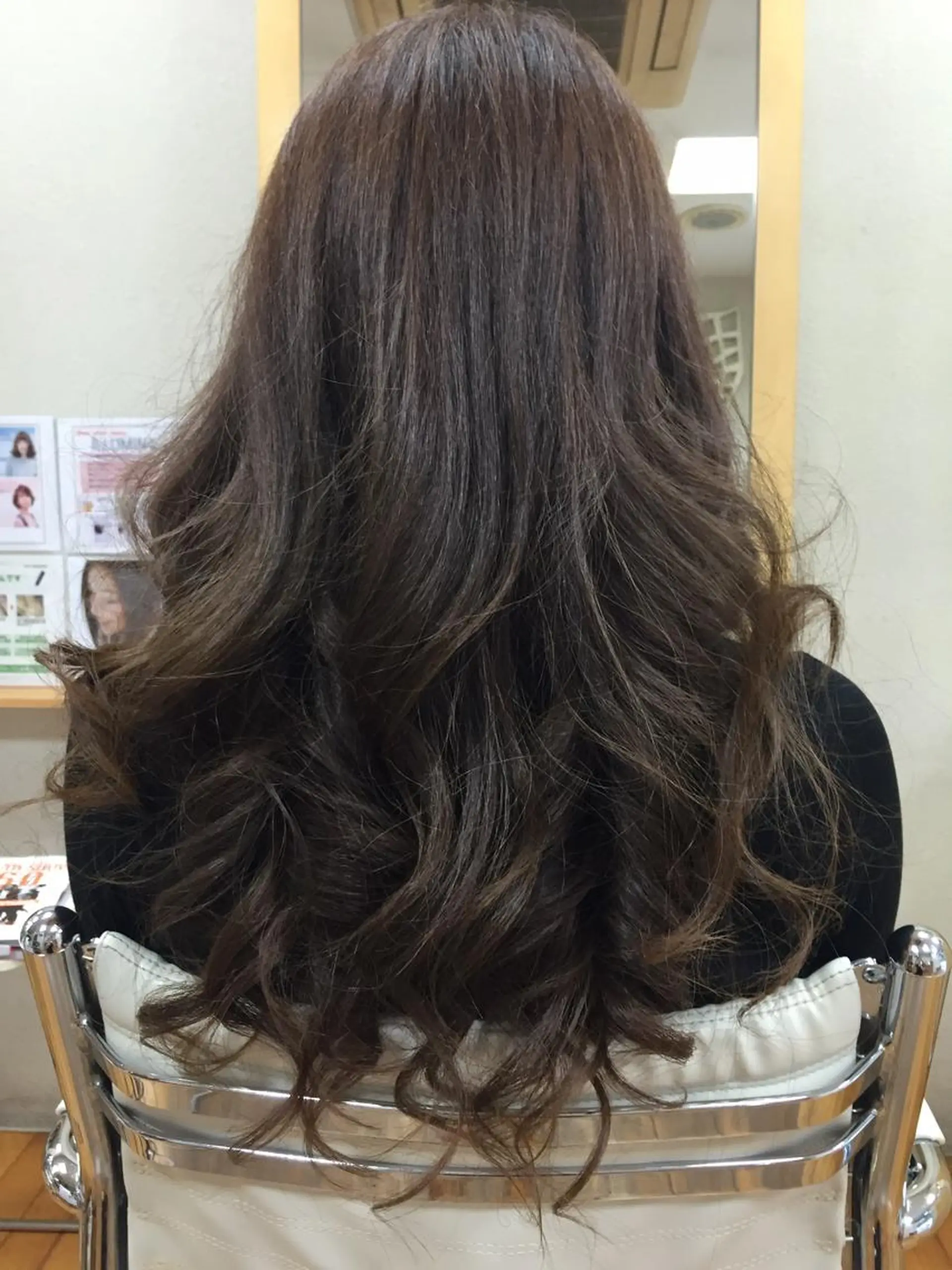 セミロング カット ヘアカラー トリートメント 香川 裕基のヘアスタイル