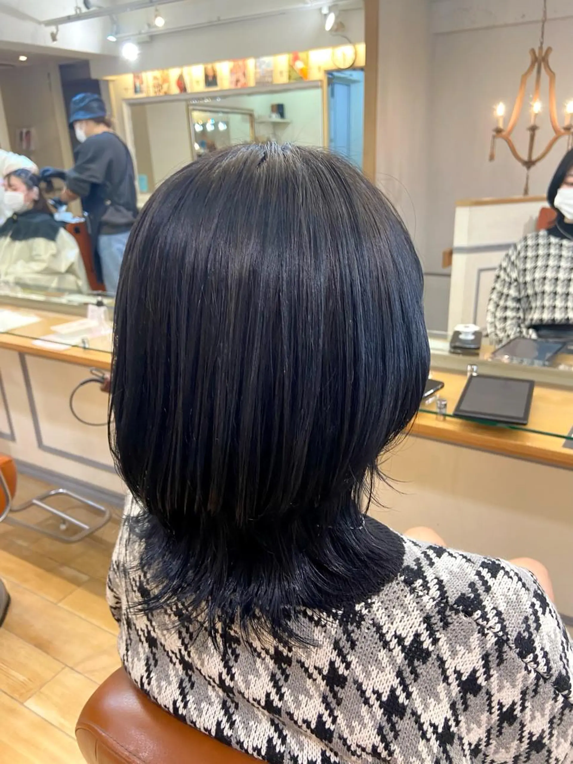 ミディアム カラー 黒髪 ブルーカラー ブルーブラック 韓国風ヘア カット ヘアカラー 🫧 nanaco🫧のヘアスタイル
