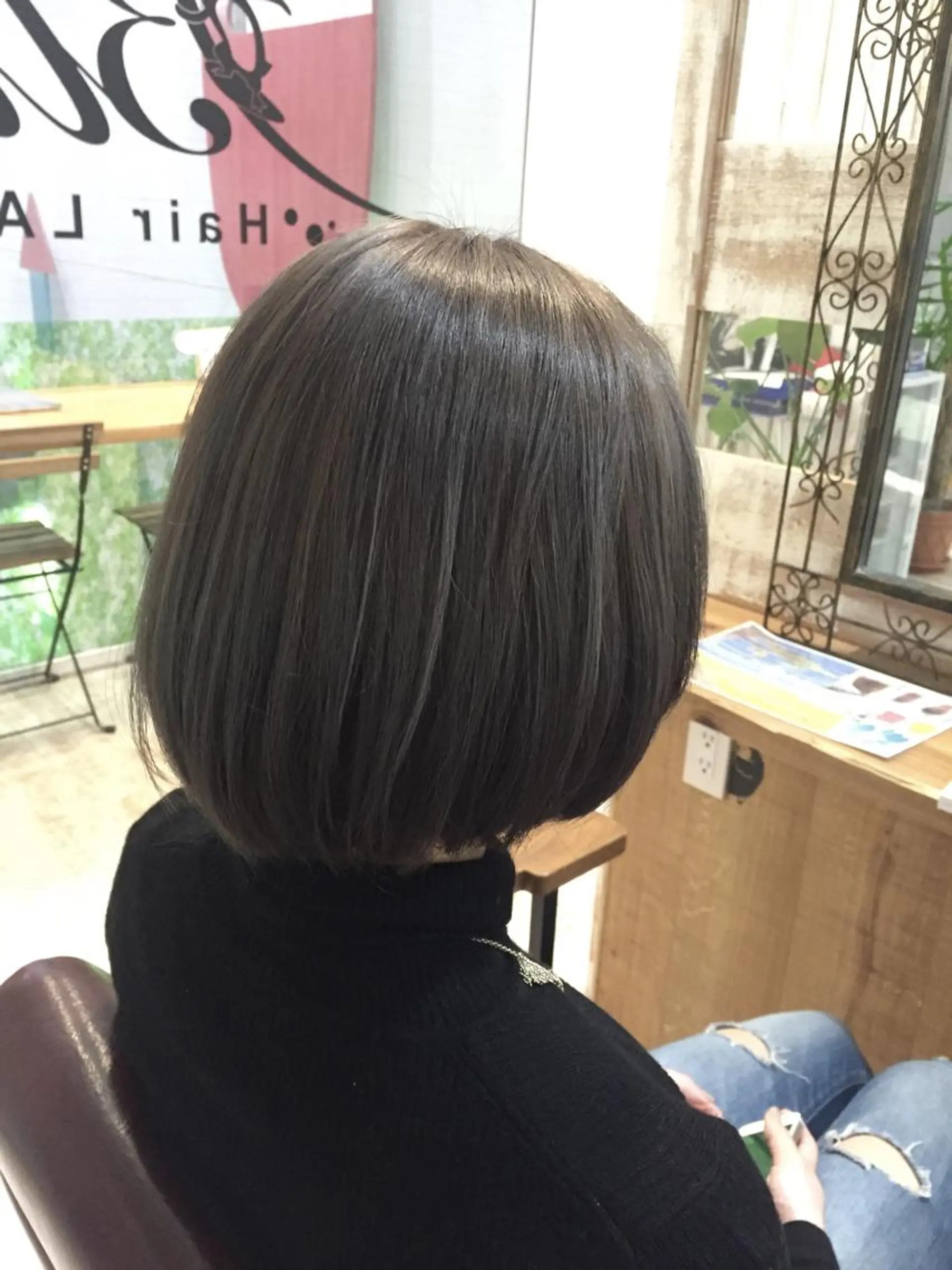 ショート カラー ブリーチ ダークグレー ヘアカラー Blue hair lau所属・中川 仁のヘアスタイル