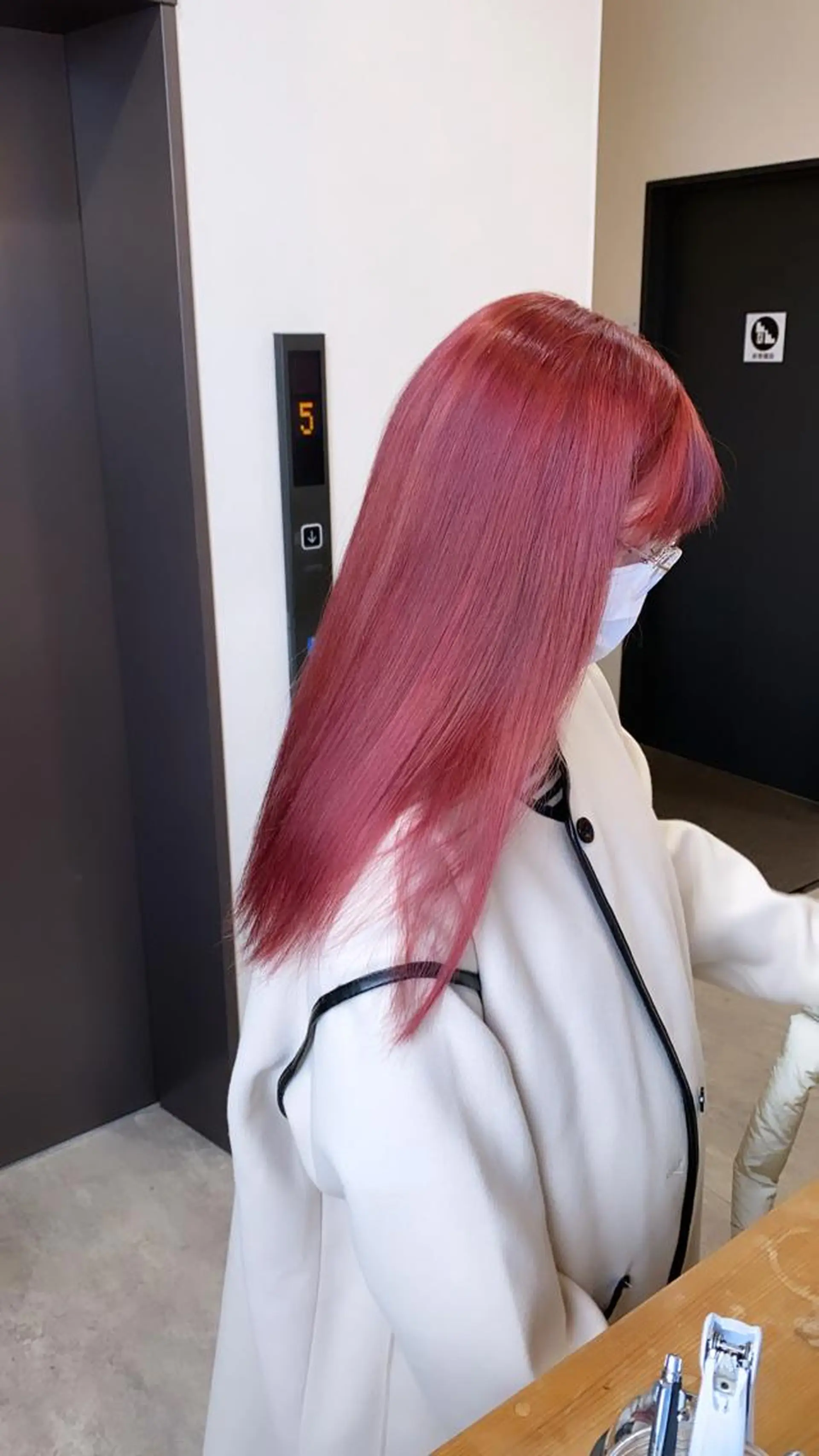 セミロング カラー ピンクカラー Hair & make Lamp所属・梅田のブリーチ特化 美容師KAI🥰のヘアスタイル
