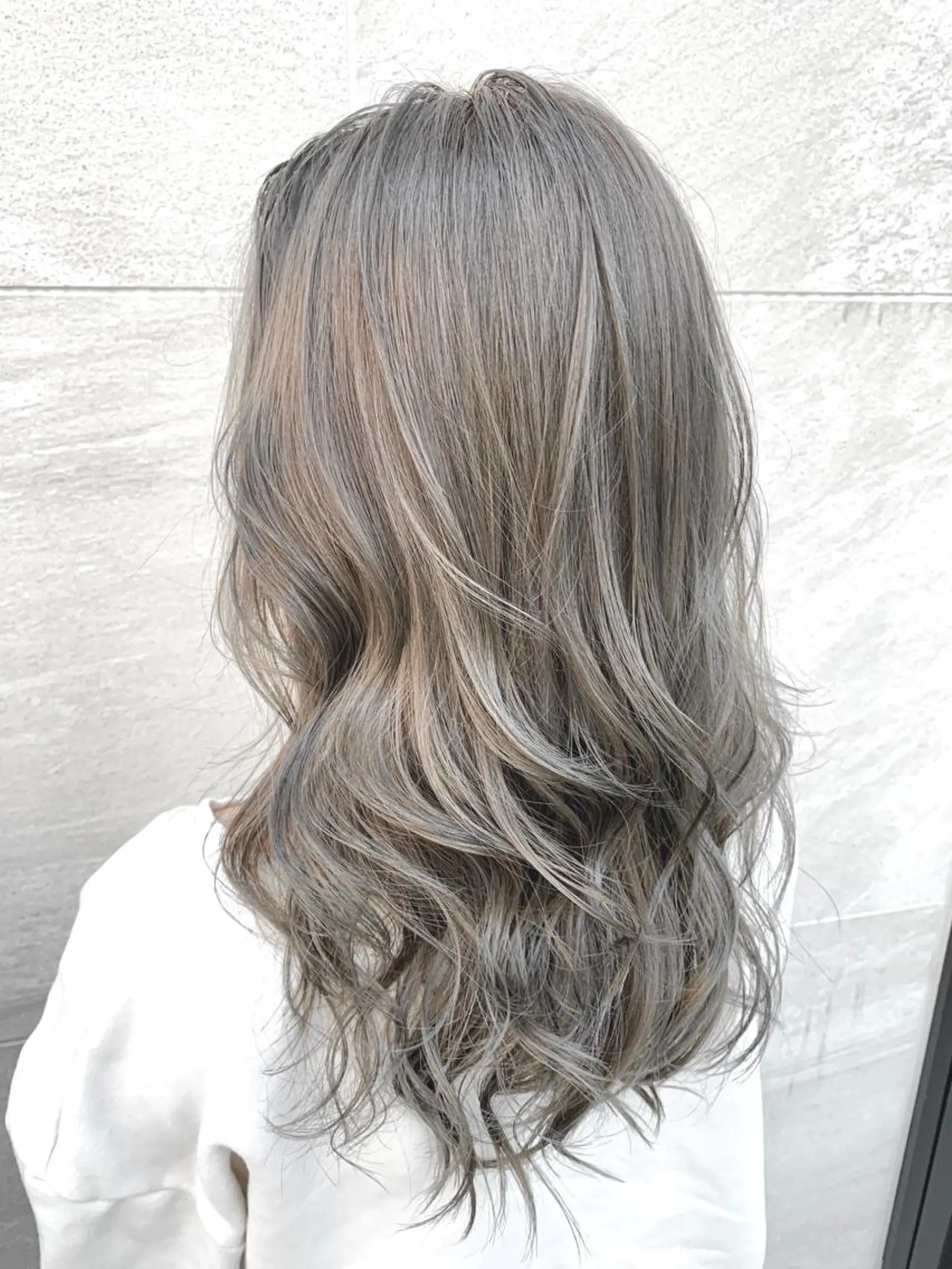 セミロング 韓国レイヤーカット KOUKIのヘアスタイル