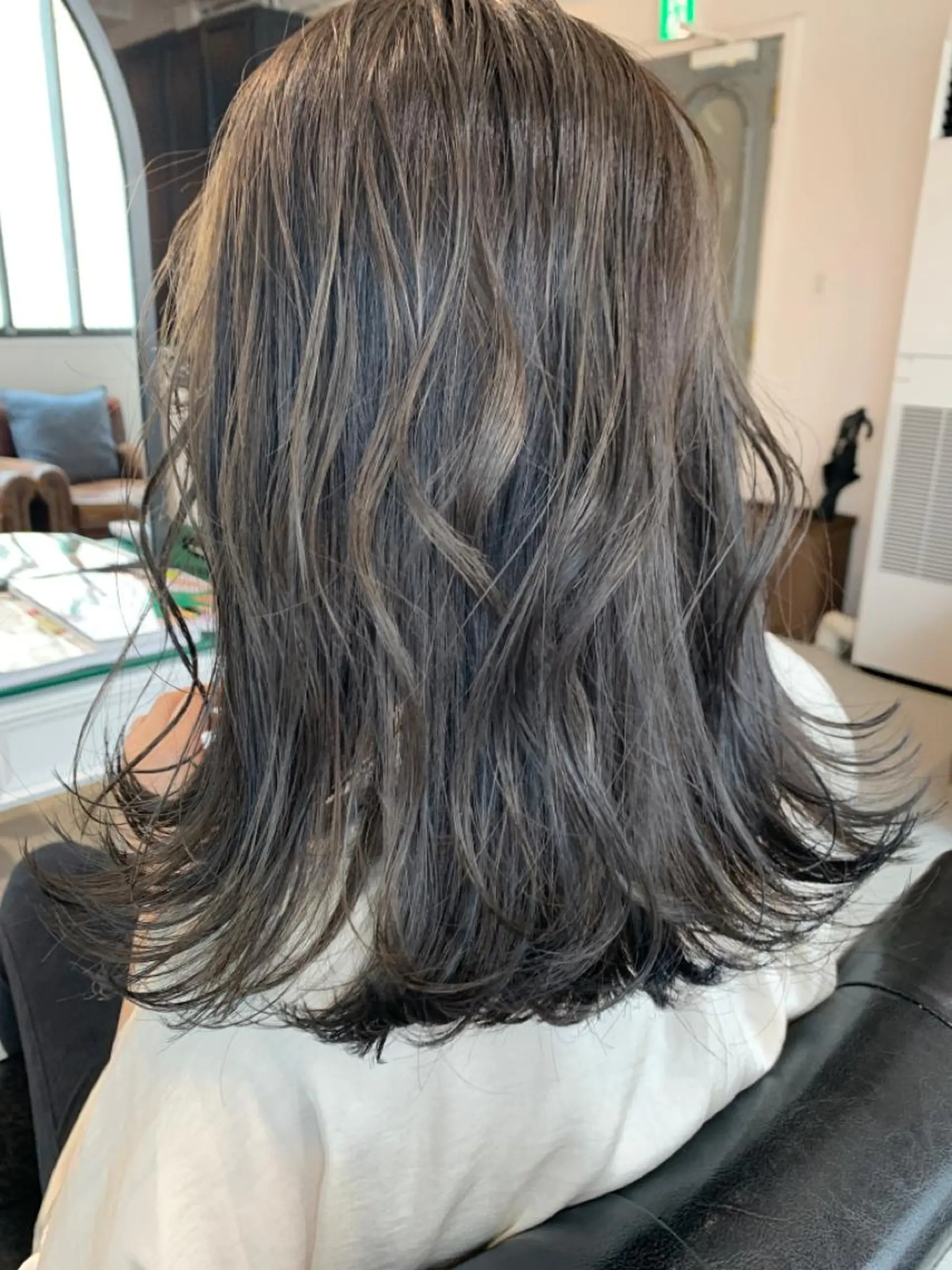 ミディアム カラー イルミナカラー ヘアカラー トリートメント Lien   副店長 小林亨のヘアスタイル