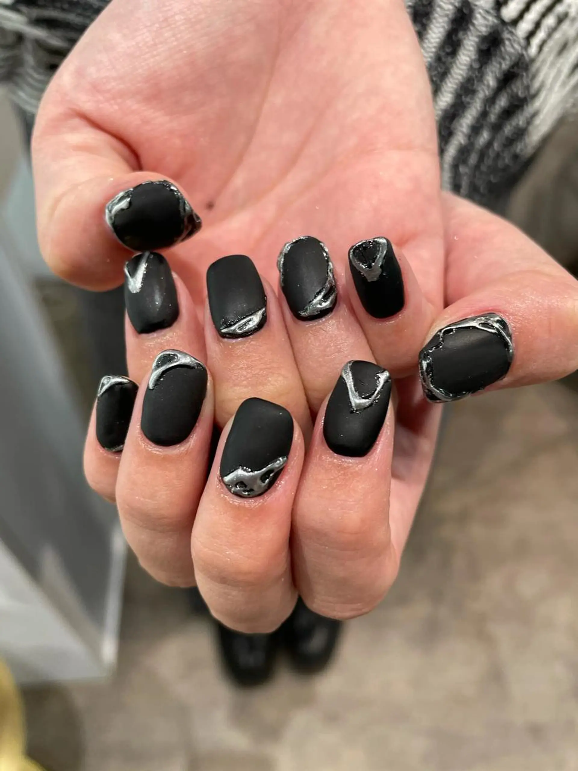 ネイル マットネイル シルバー ハンドネイル ナチュラル透明感🌱 小山美樹子のヘアスタイル