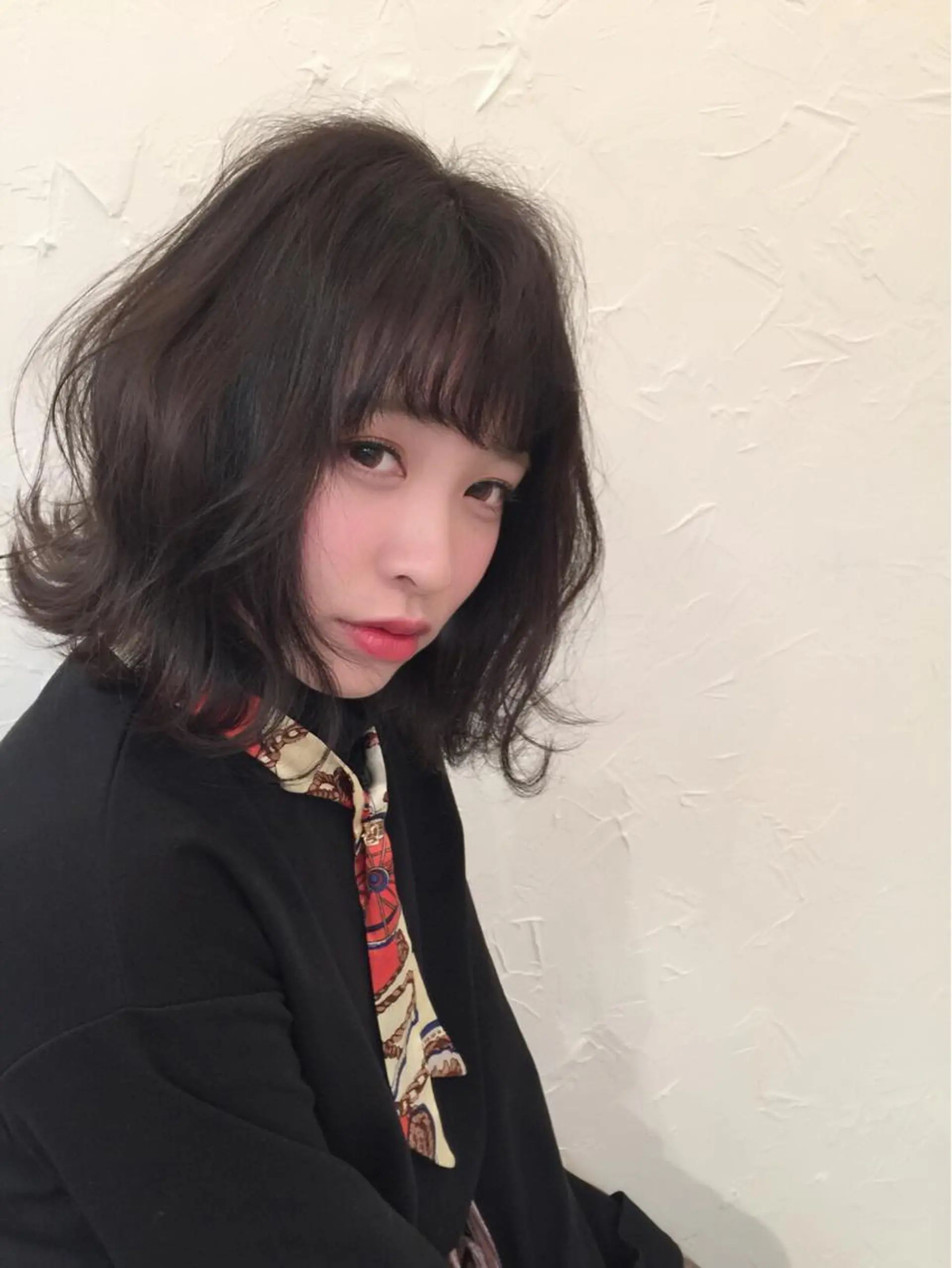 ショート ミディアム カラー パーマ アッシュ 外ハネヘア 👑圧倒的カラー👑 佐々木祐希のヘアスタイル