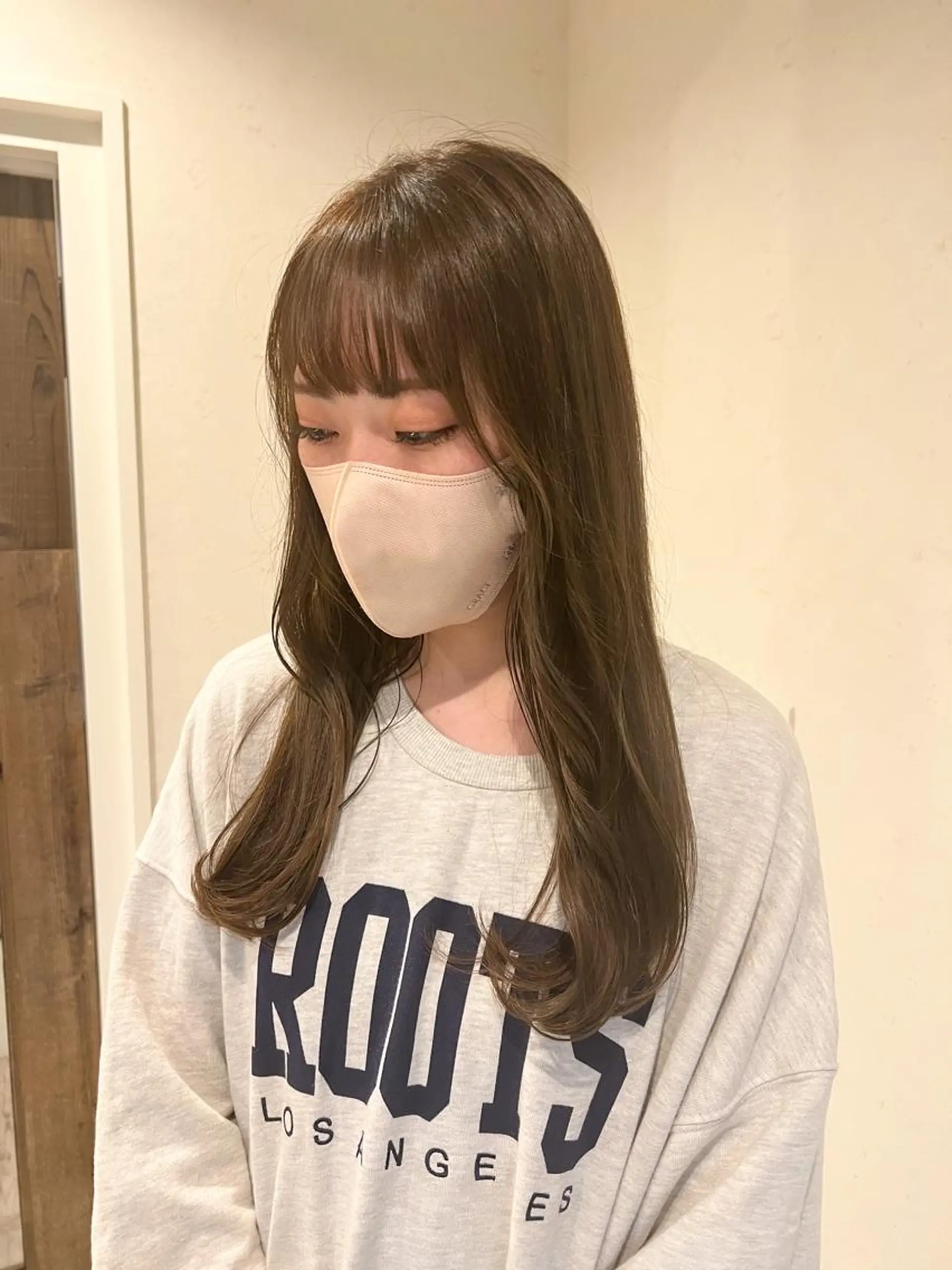 ロング カラー ベージュカラー オリーブベージュ ヘアカラー トリートメント 工藤 梨花のヘアスタイル