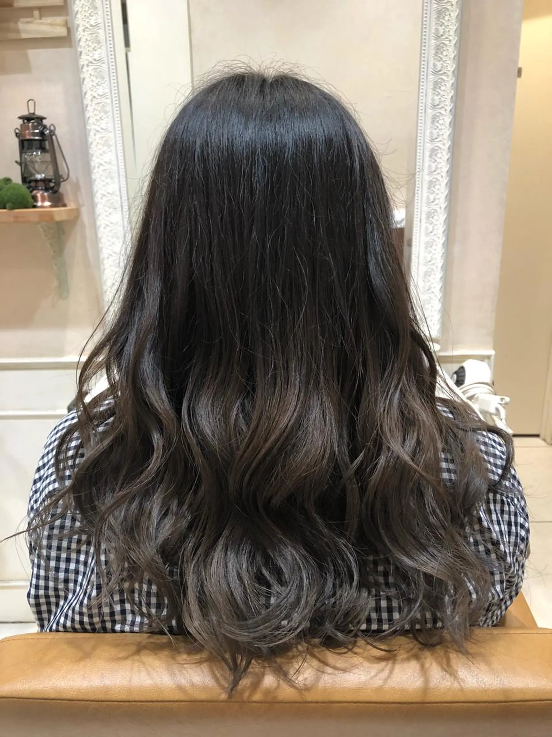 セミロング カラー アッシュ ブリーチ グラデーションカラー グレージュ ツヤ髪カラー💎 佐藤あきのヘアスタイル