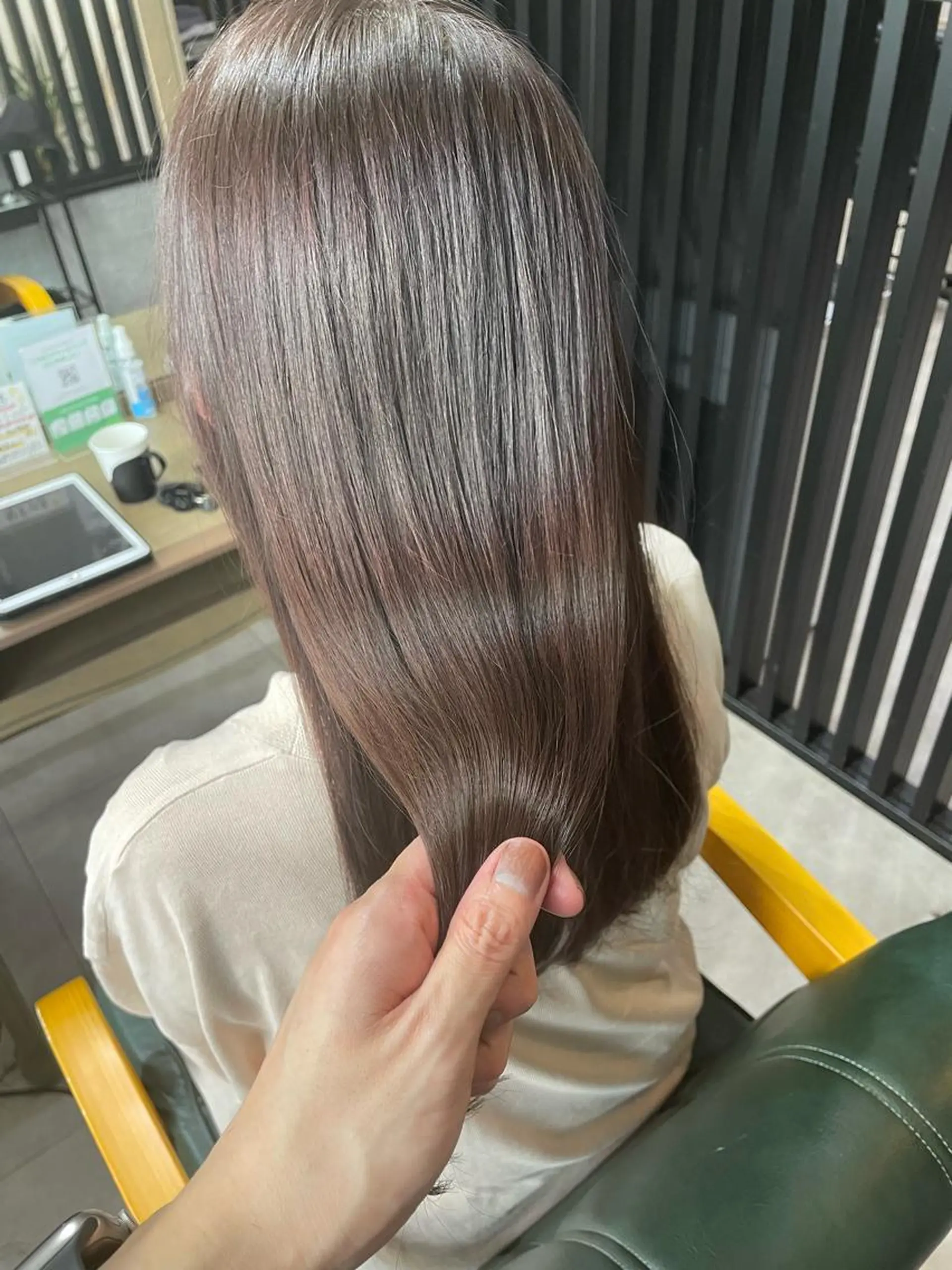 セミロング ROSSO ✂︎officialのヘアスタイル