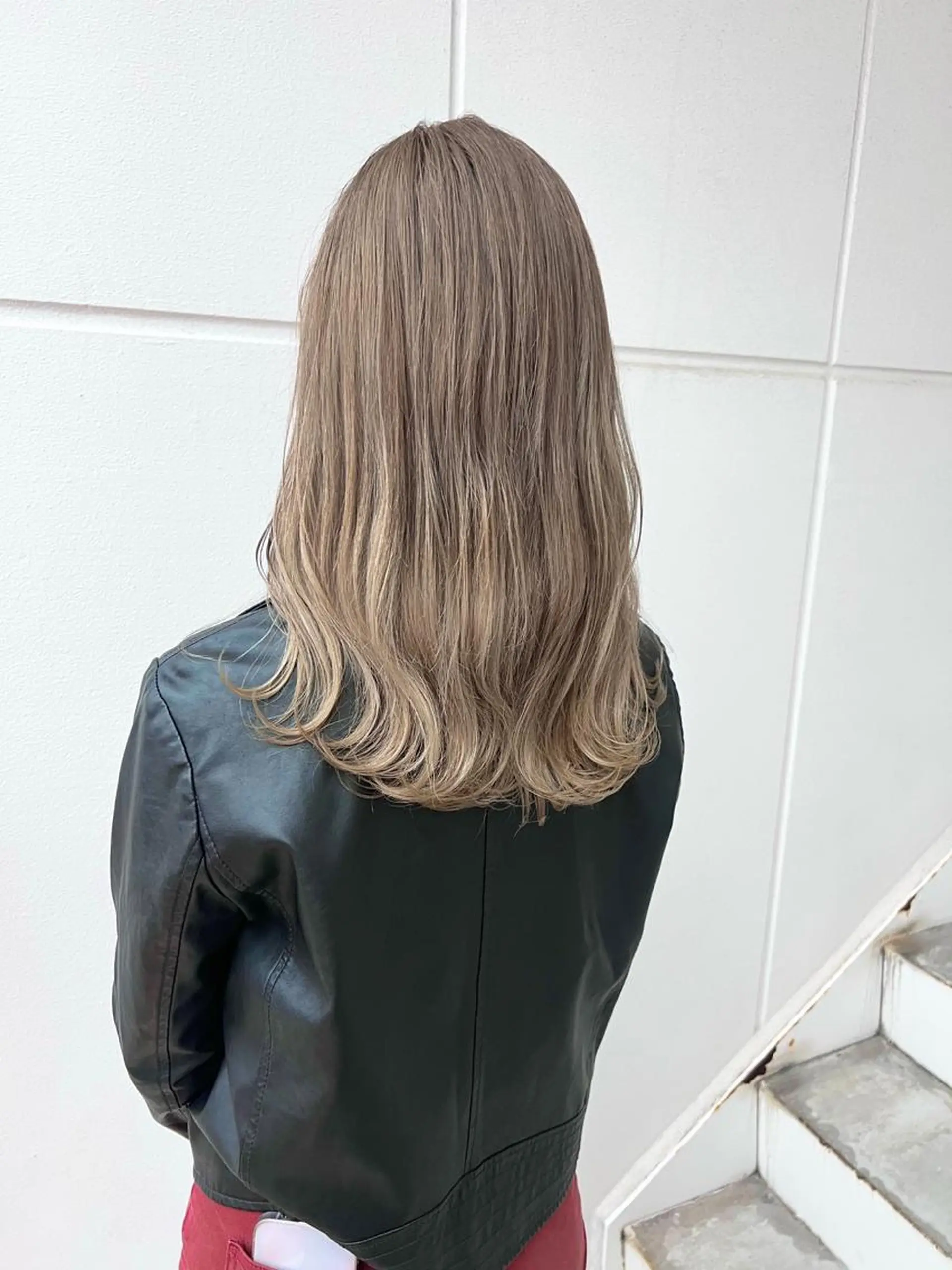 セミロング カラー ベージュカラー ブリーチ ケアブリーチ 透明感カラー デザインカラー ヘアカラー トリートメント ヘッドスパ ダブルカラー　/ インナーカラーMiiのヘアスタイル