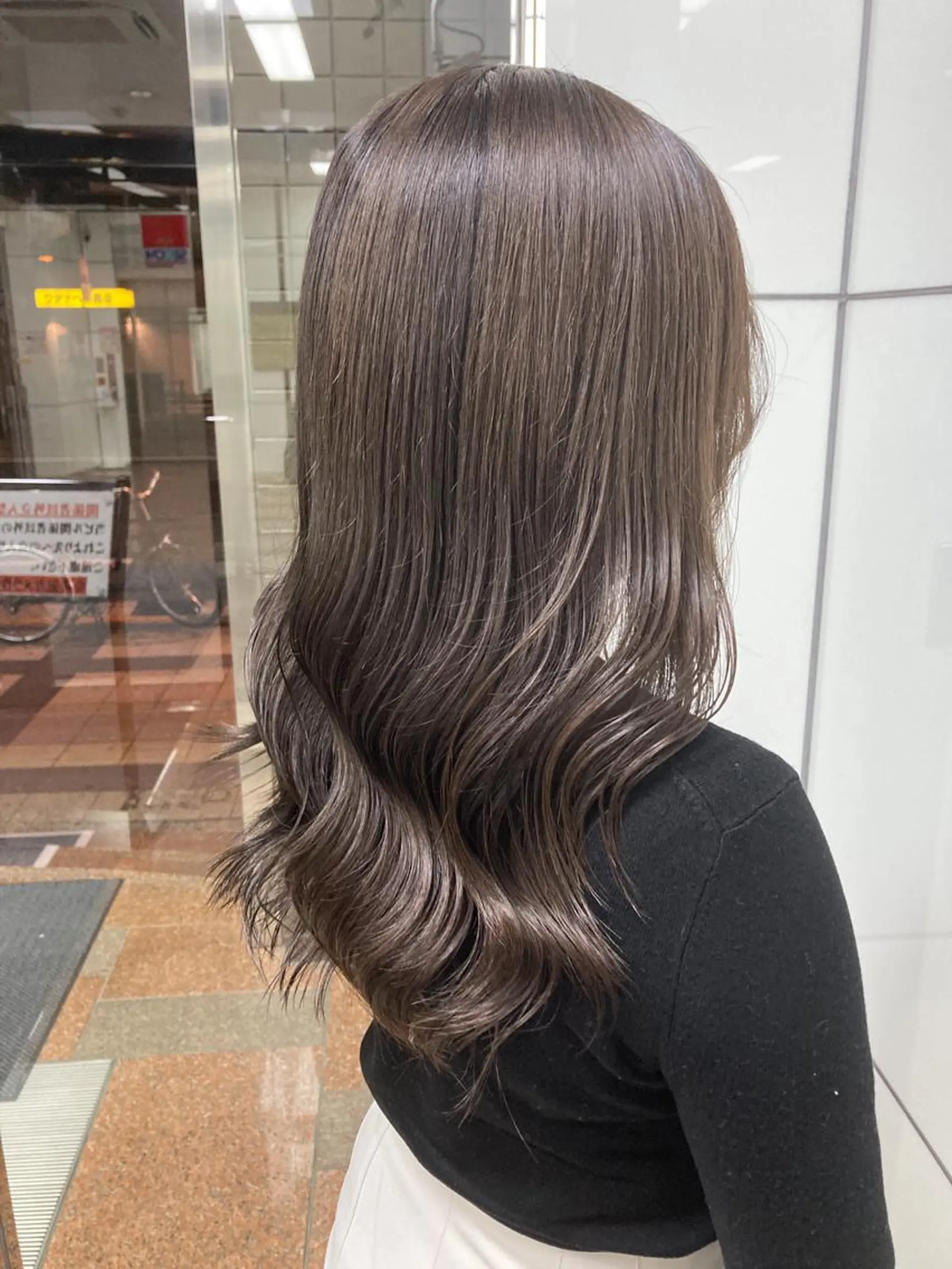 セミロング カラー 岩崎 昭憲のヘアスタイル