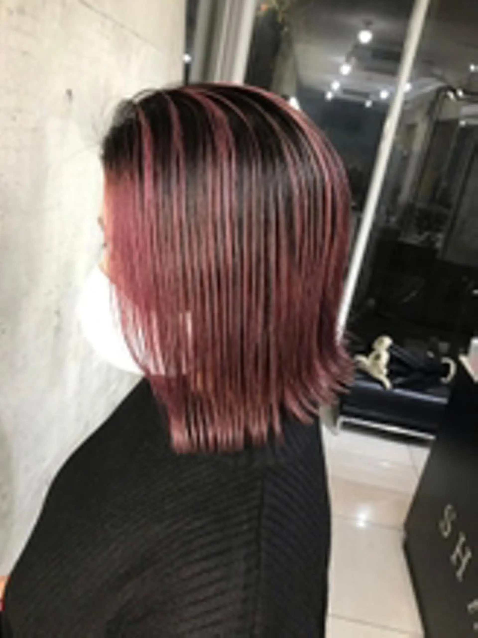 ショート カラー 前田 桃花のヘアスタイル