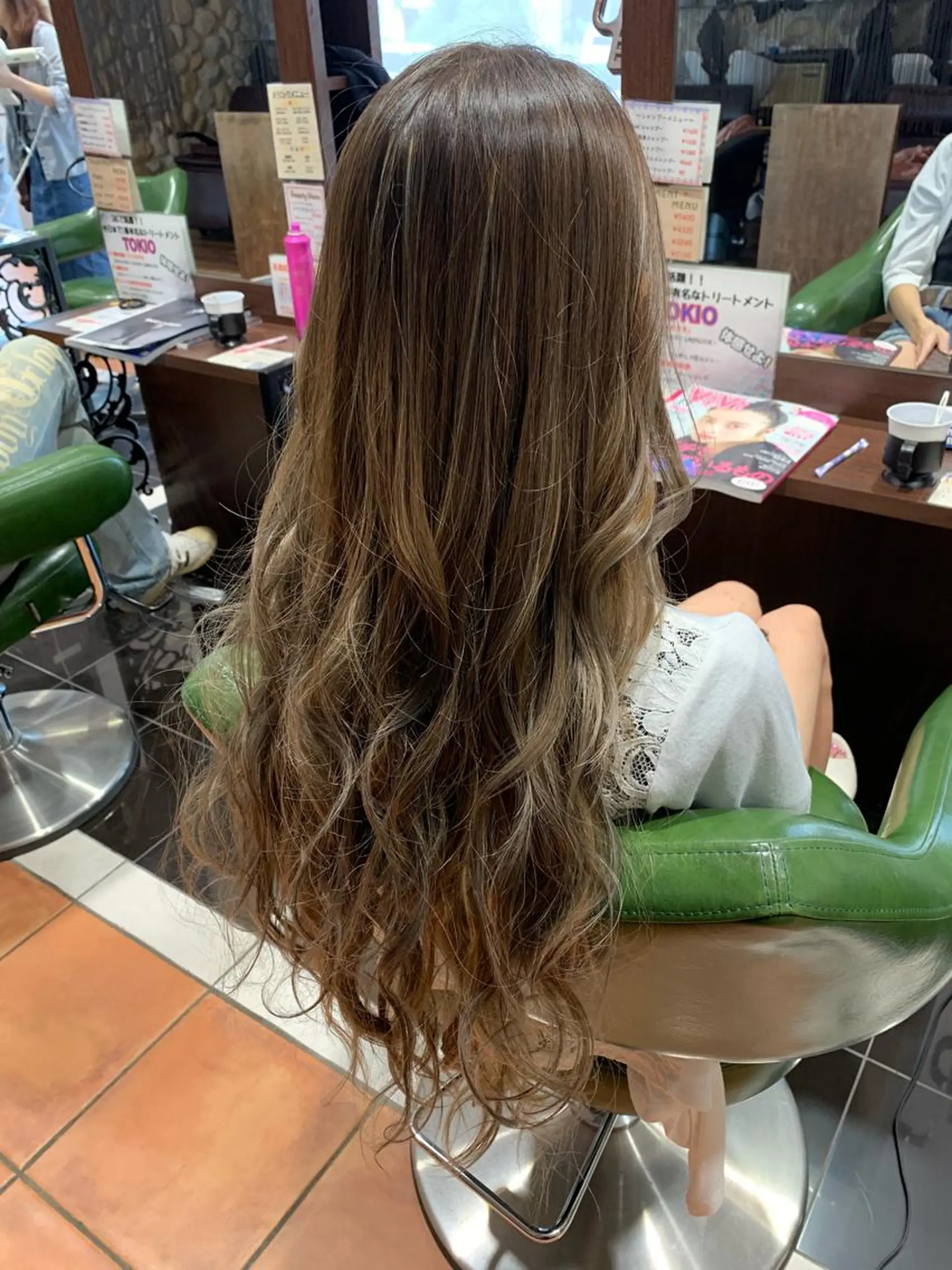 ロング アッシュ カラーリスト菅澤 岳のヘアスタイル