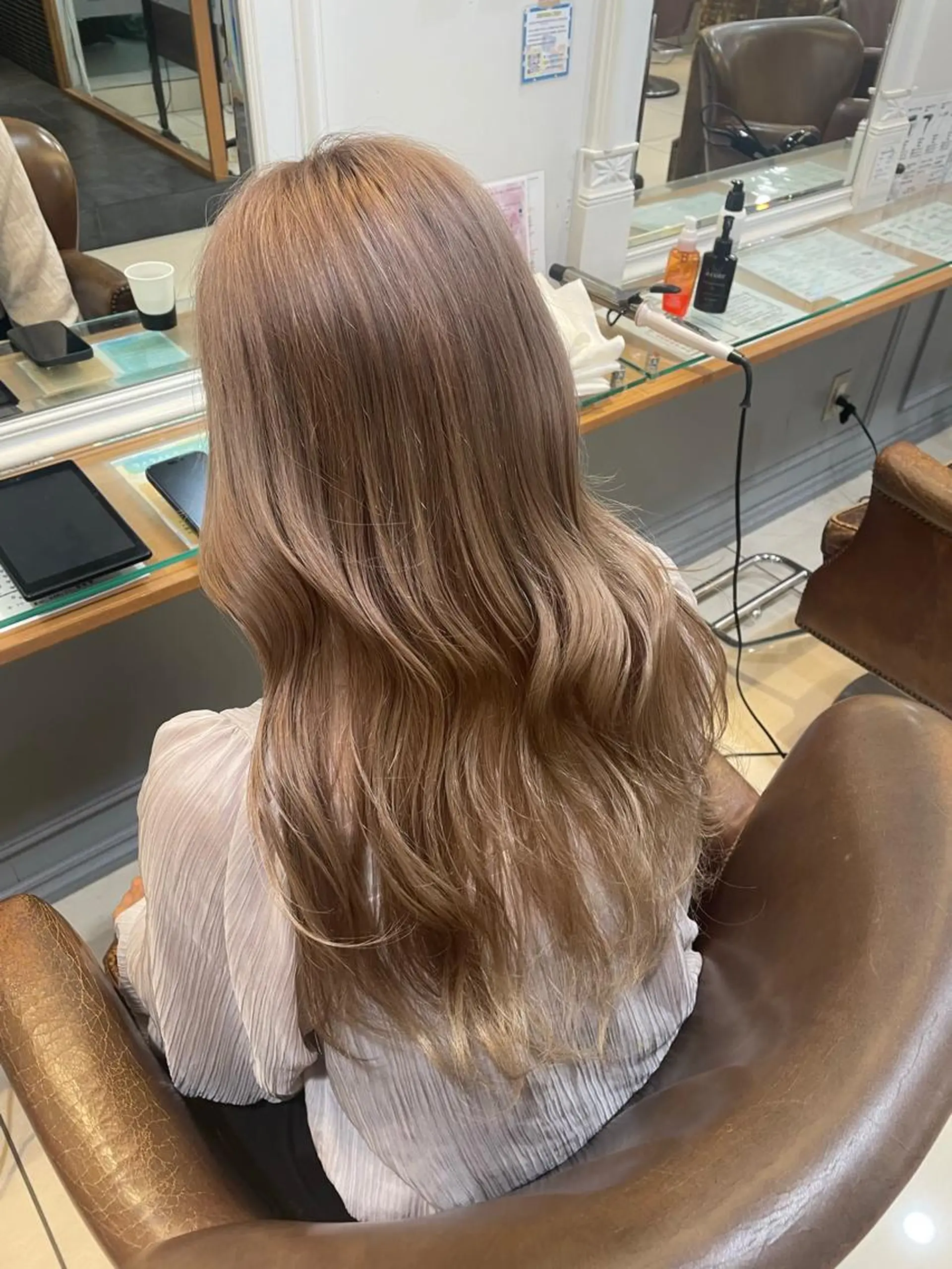 ロング カラー Neolive 千尋のヘアスタイル