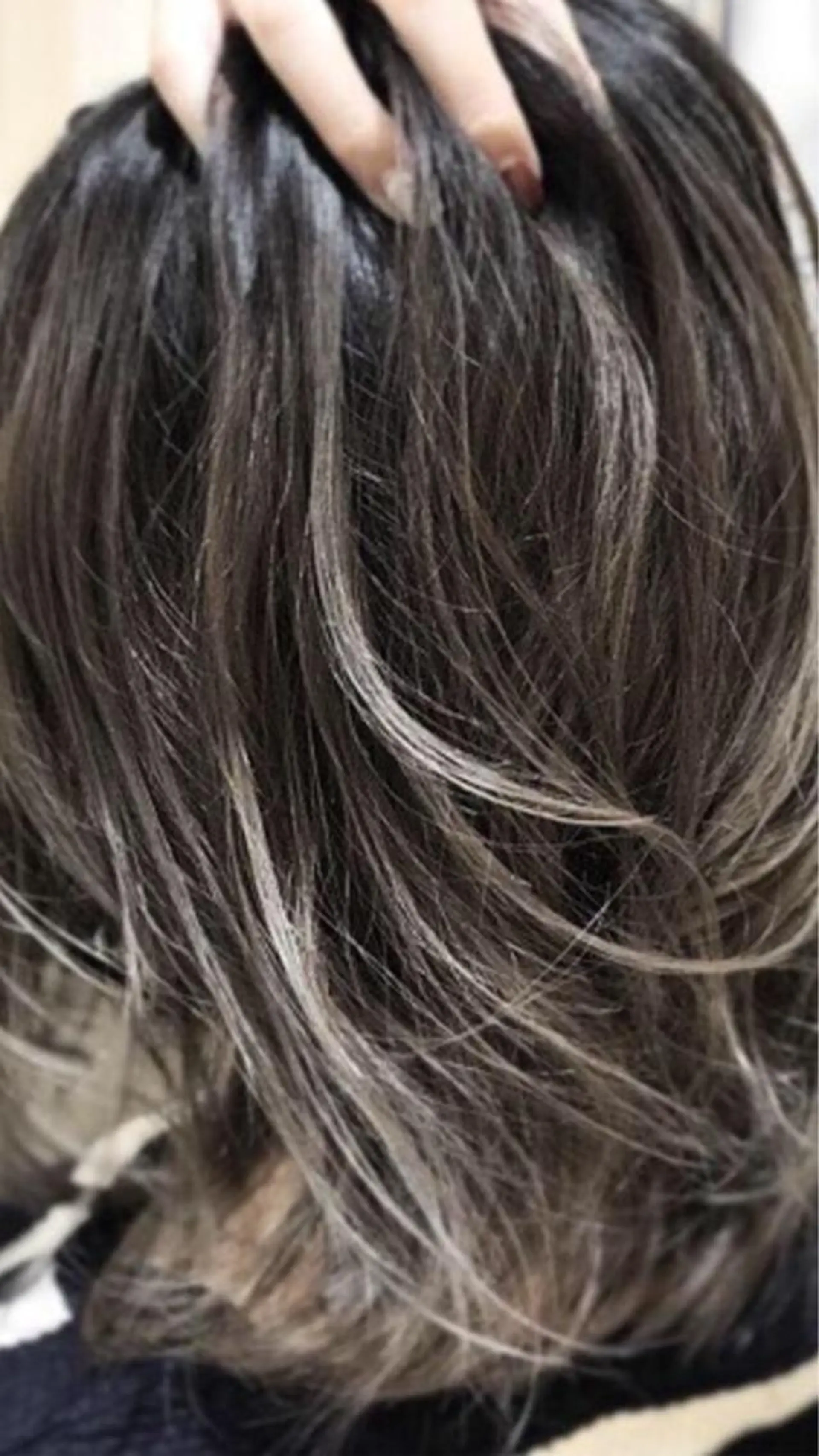 セミロング アッシュ アッシュグレー 縮毛矯正 N° jillva ♦️川端裕司♦️のヘアスタイル