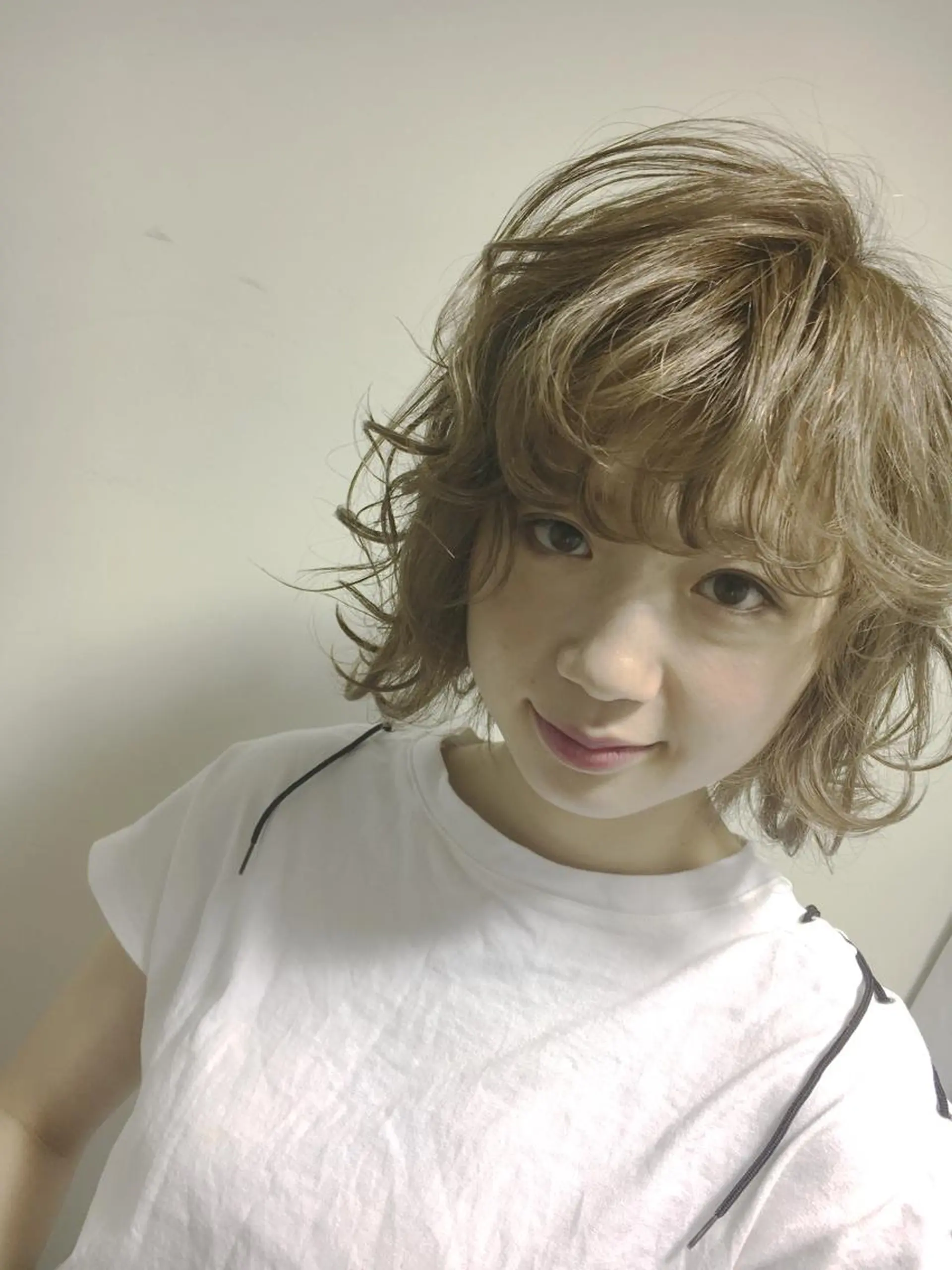 ミディアム カラー ベージュカラー ブリーチ カット ヘアカラー トリートメント 韓国hair ·͜· watanabeのヘアスタイル