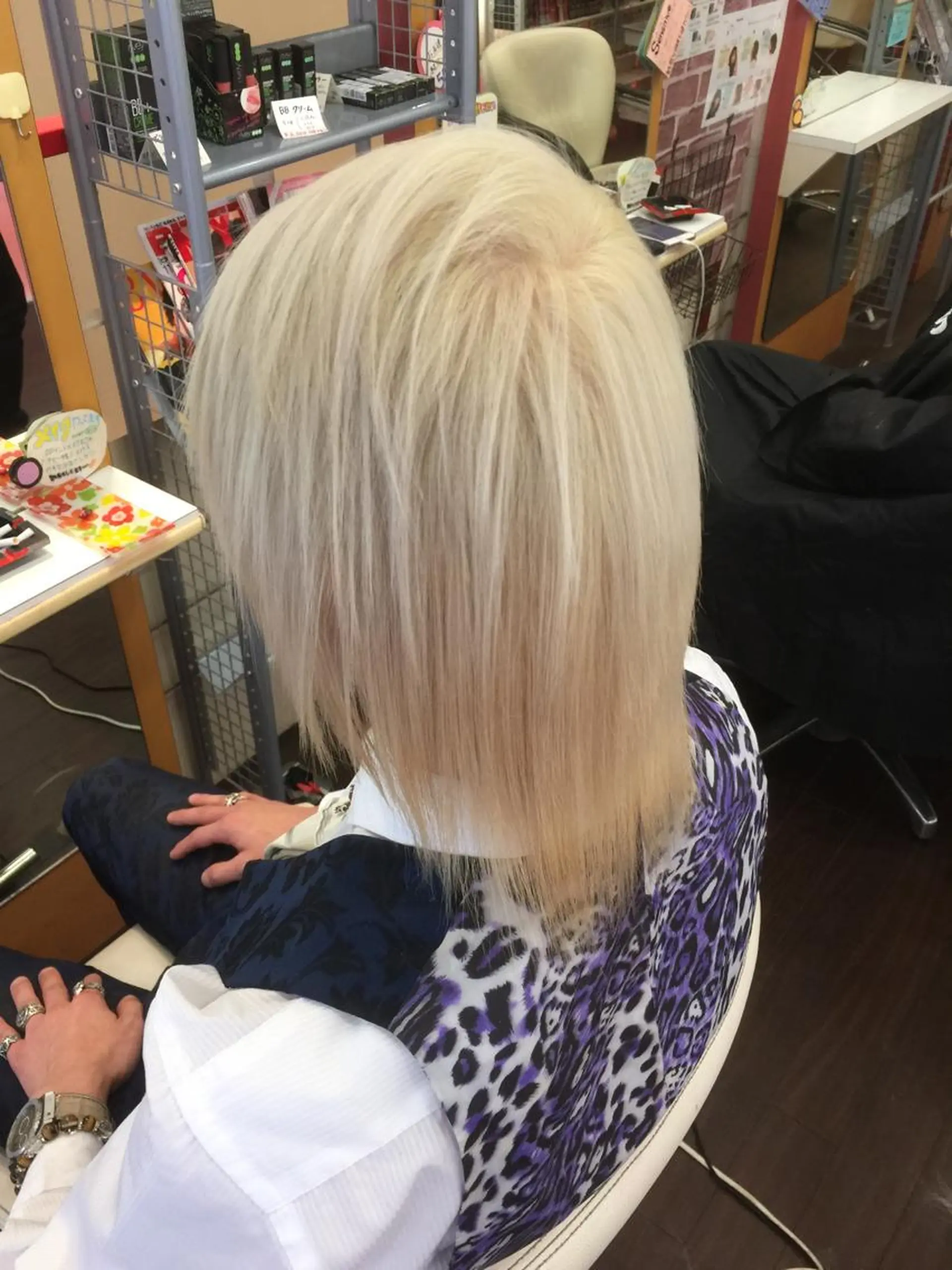 ミディアム カラー メンズ アッシュ ホワイトアッシュ たけい ゆうきのヘアスタイル